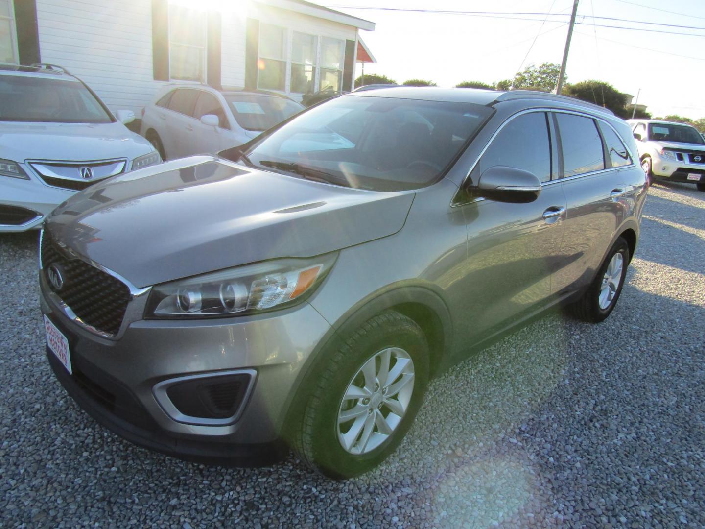 2017 Gold Kia Sorento L 2WD (5XYPG4A30HG) with an 2.4L L4 DOHC 16V engine, Automatic transmission, located at 15016 S Hwy 231, Midland City, AL, 36350, (334) 983-3001, 31.306210, -85.495277 - Photo#2