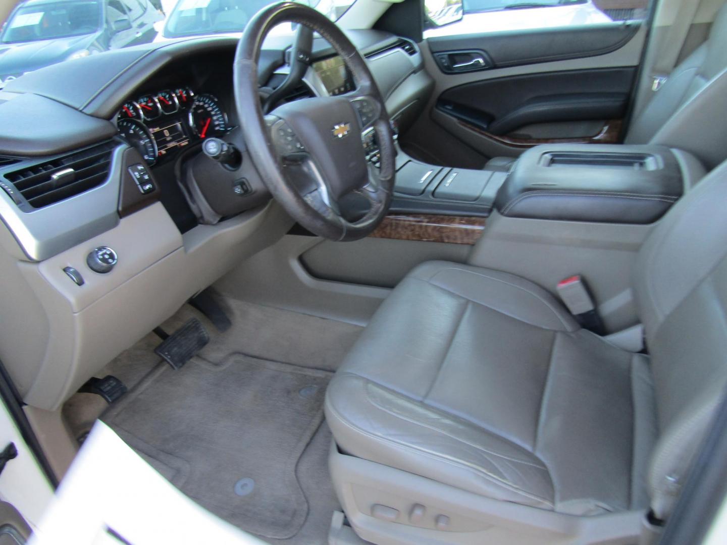 2015 White Chevrolet Suburban LTZ 1500 2WD (1GNSCKKC7FR) with an 5.3L V8 OHV 16V engine, Automatic transmission, located at 15016 S Hwy 231, Midland City, AL, 36350, (334) 983-3001, 31.306210, -85.495277 - Photo#3