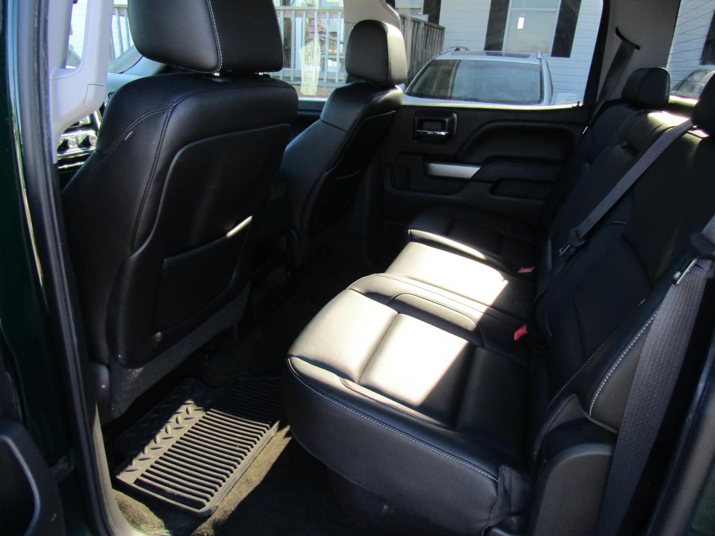 2015 GREEN Chevrolet Silverado 1500 LT Crew Cab 4WD (3GCUKREC0FG) with an 5.3L V8 OHV 16V engine, Automatic transmission, located at 15016 S Hwy 231, Midland City, AL, 36350, (334) 983-3001, 31.306210, -85.495277 - Photo#4