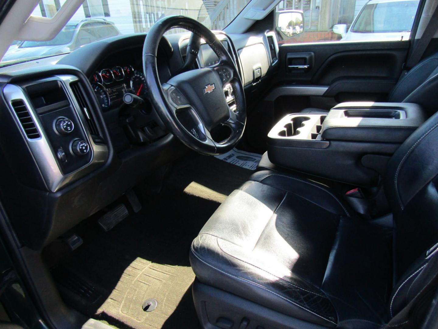 2015 GREEN Chevrolet Silverado 1500 LT Crew Cab 4WD (3GCUKREC0FG) with an 5.3L V8 OHV 16V engine, Automatic transmission, located at 15016 S Hwy 231, Midland City, AL, 36350, (334) 983-3001, 31.306210, -85.495277 - Photo#3