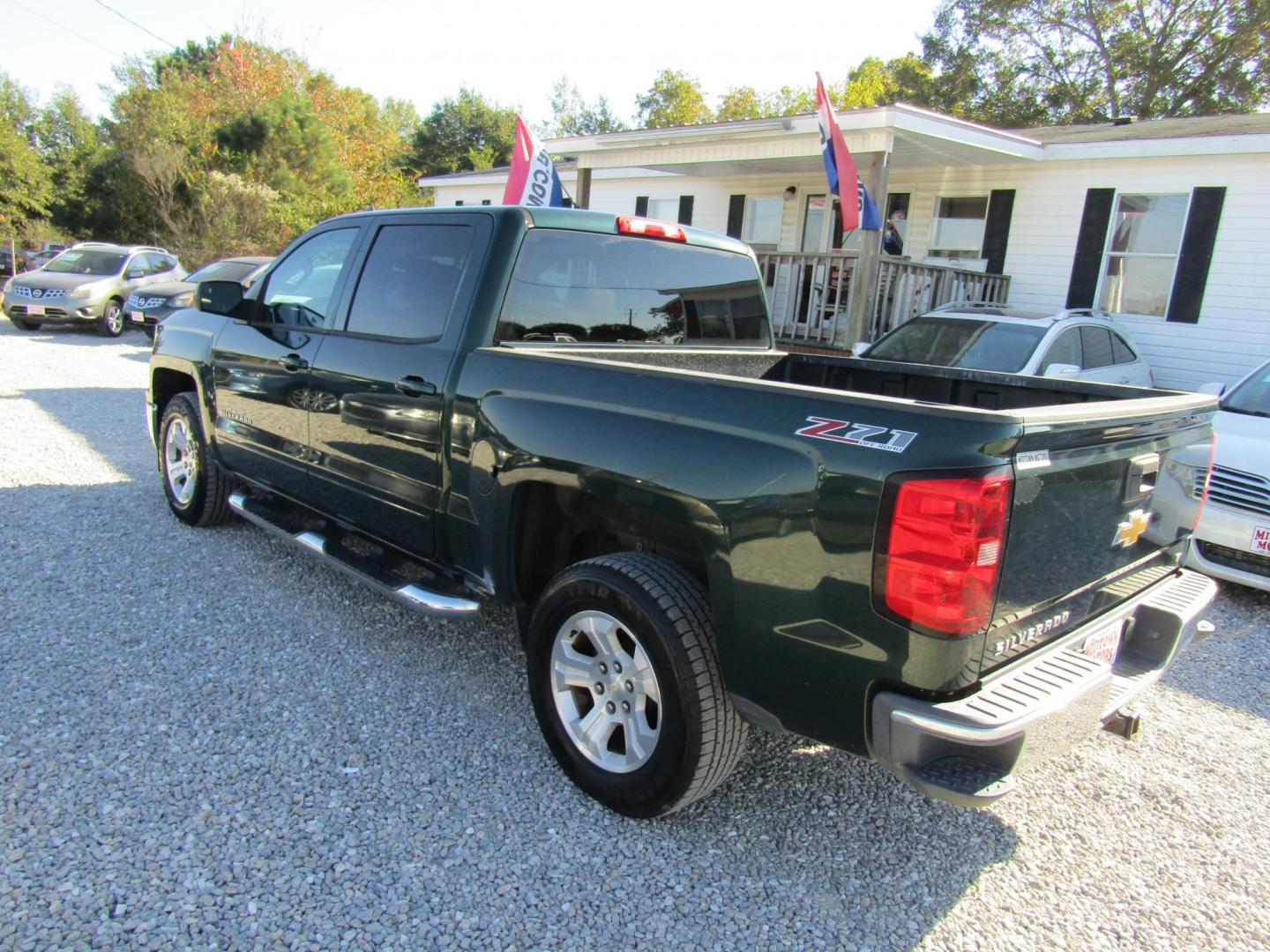 2015 GREEN Chevrolet Silverado 1500 LT Crew Cab 4WD (3GCUKREC0FG) with an 5.3L V8 OHV 16V engine, Automatic transmission, located at 15016 S Hwy 231, Midland City, AL, 36350, (334) 983-3001, 31.306210, -85.495277 - Photo#5