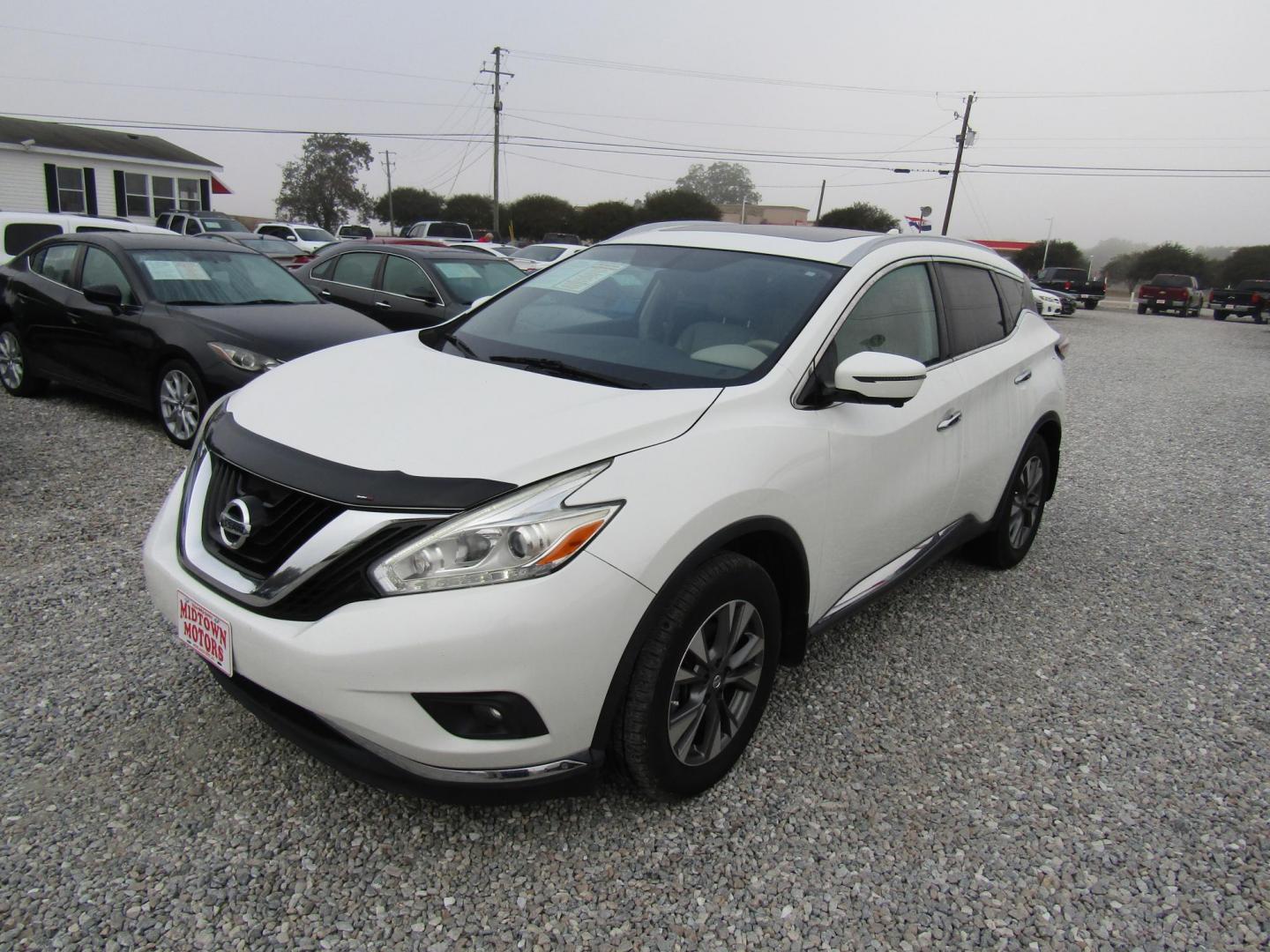 2017 White Nissan Murano Platinum FWD (5N1AZ2MG3HN) with an 3.5L V6 DOHC 24V engine, AUTOMATIC transmission, located at 15016 S Hwy 231, Midland City, AL, 36350, (334) 983-3001, 31.306210, -85.495277 - Photo#2
