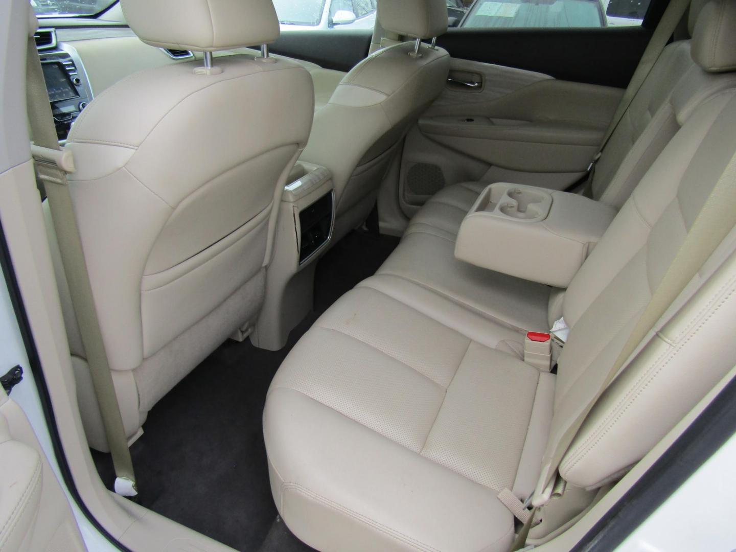 2017 White Nissan Murano Platinum FWD (5N1AZ2MG3HN) with an 3.5L V6 DOHC 24V engine, AUTOMATIC transmission, located at 15016 S Hwy 231, Midland City, AL, 36350, (334) 983-3001, 31.306210, -85.495277 - Photo#4