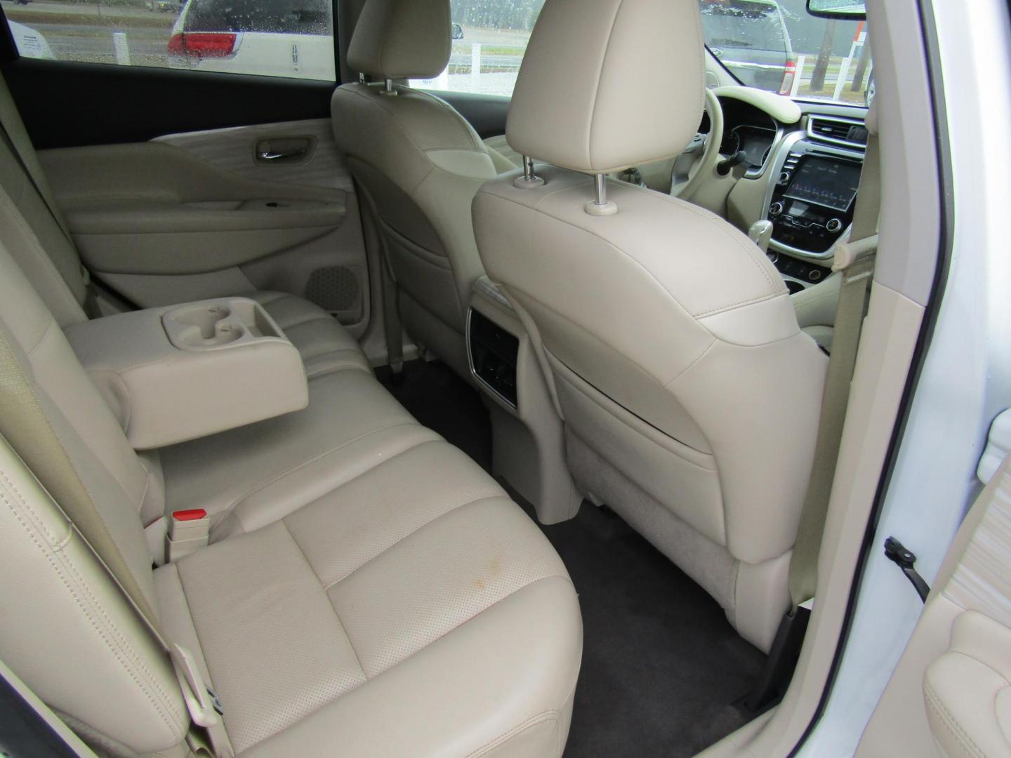 2017 White Nissan Murano Platinum FWD (5N1AZ2MG3HN) with an 3.5L V6 DOHC 24V engine, AUTOMATIC transmission, located at 15016 S Hwy 231, Midland City, AL, 36350, (334) 983-3001, 31.306210, -85.495277 - Photo#8