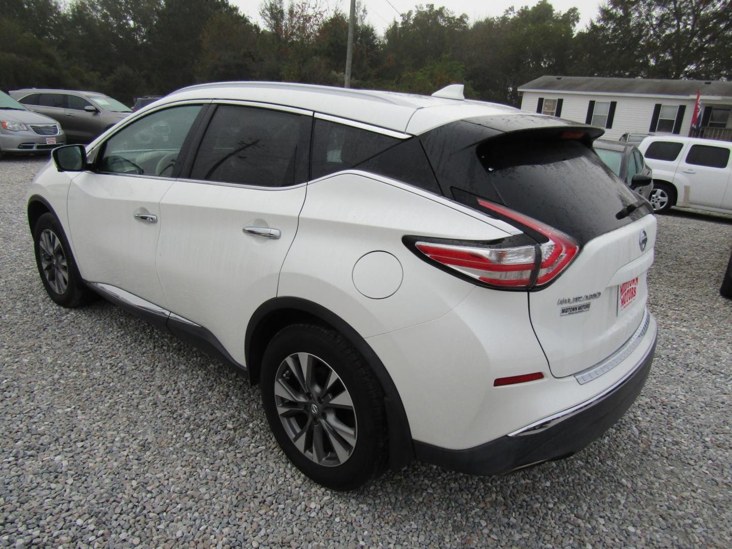 2017 White Nissan Murano Platinum FWD (5N1AZ2MG3HN) with an 3.5L V6 DOHC 24V engine, AUTOMATIC transmission, located at 15016 S Hwy 231, Midland City, AL, 36350, (334) 983-3001, 31.306210, -85.495277 - Photo#5