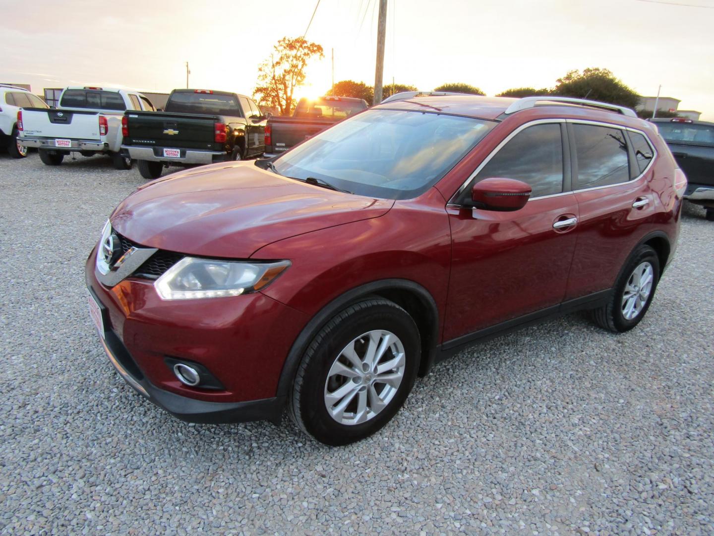 2016 Red Nissan Rogue S 2WD (KNMAT2MT8GP) with an 2.5L L4 DOHC 16V engine, CVT transmission, located at 15016 S Hwy 231, Midland City, AL, 36350, (334) 983-3001, 31.306210, -85.495277 - Photo#2