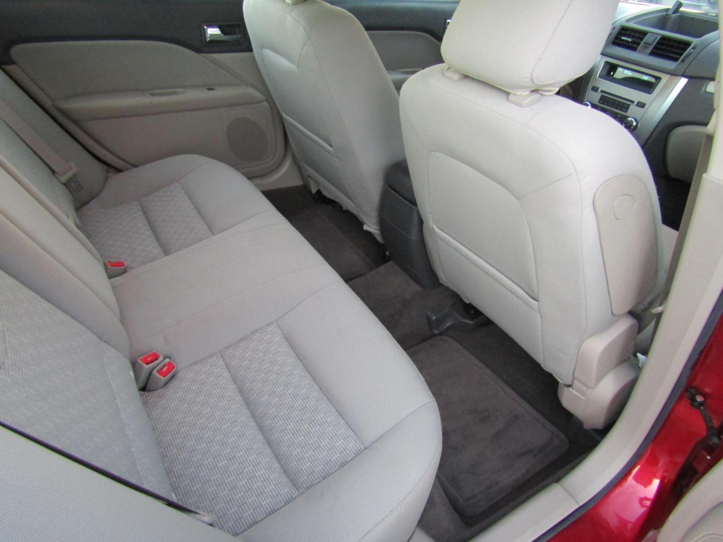 2011 Red Ford Fusion I4 SEL (3FAHP0JA9BR) with an 2.5L L4 DOHC 16V engine, Automatic transmission, located at 15016 S Hwy 231, Midland City, AL, 36350, (334) 983-3001, 31.306210, -85.495277 - Photo#8