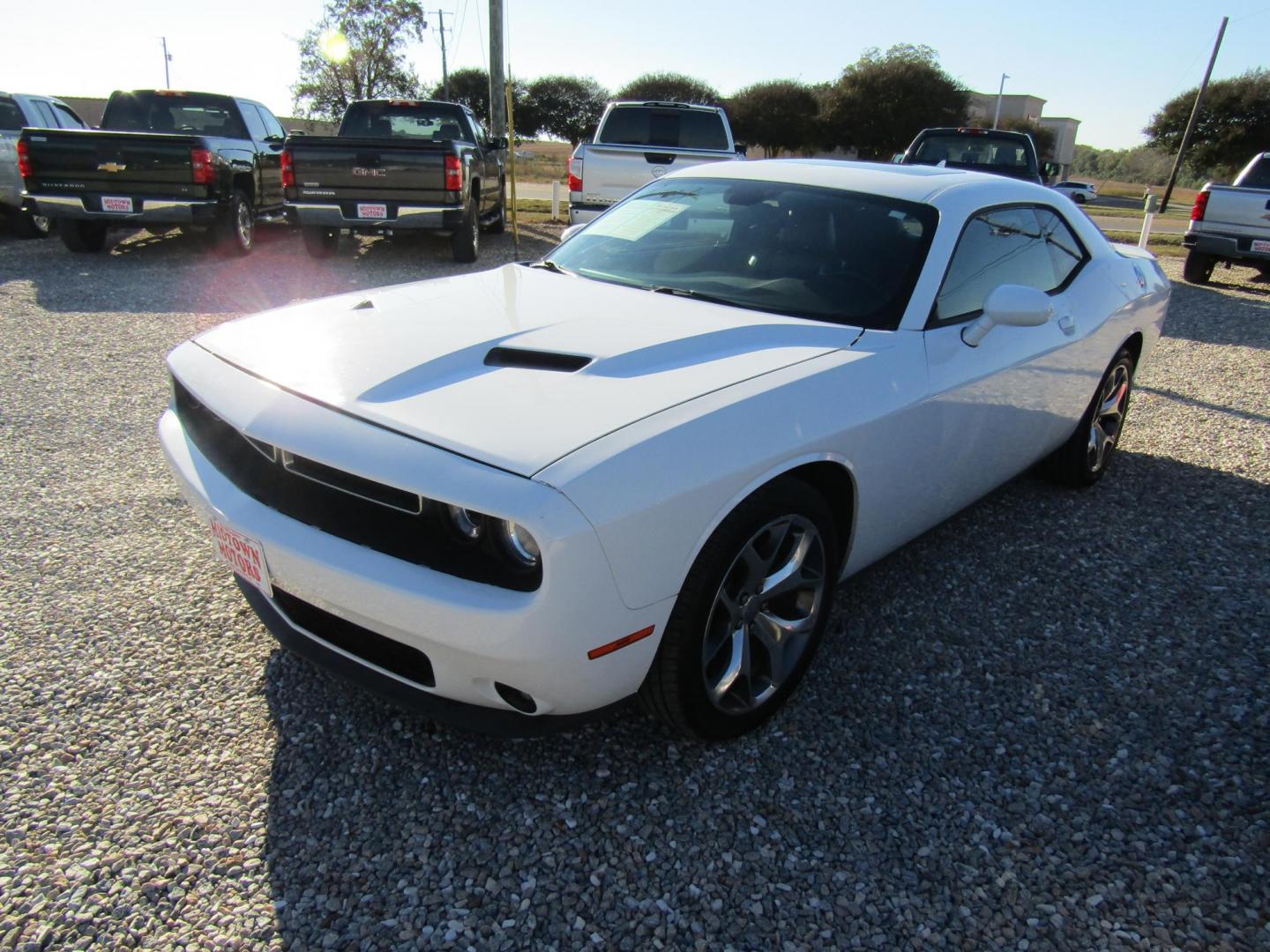 2016 White Dodge Challenger SXT (2C3CDZAG3GH) with an 3.6L V6 DOHC 24V engine, Automatic transmission, located at 15016 S Hwy 231, Midland City, AL, 36350, (334) 983-3001, 31.306210, -85.495277 - Photo#2