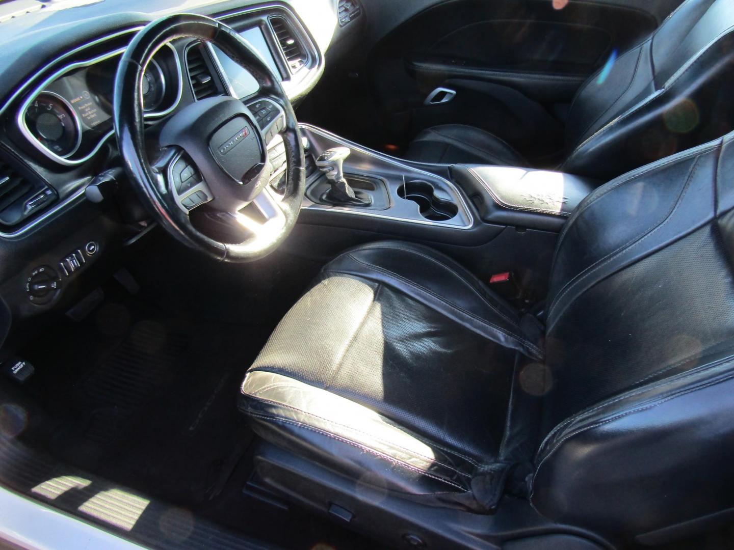 2016 White Dodge Challenger SXT (2C3CDZAG3GH) with an 3.6L V6 DOHC 24V engine, Automatic transmission, located at 15016 S Hwy 231, Midland City, AL, 36350, (334) 983-3001, 31.306210, -85.495277 - Photo#3