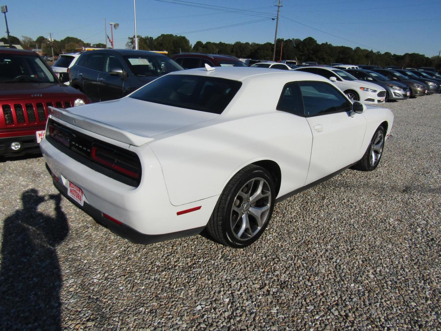 2016 White Dodge Challenger SXT (2C3CDZAG3GH) with an 3.6L V6 DOHC 24V engine, Automatic transmission, located at 15016 S Hwy 231, Midland City, AL, 36350, (334) 983-3001, 31.306210, -85.495277 - Photo#7
