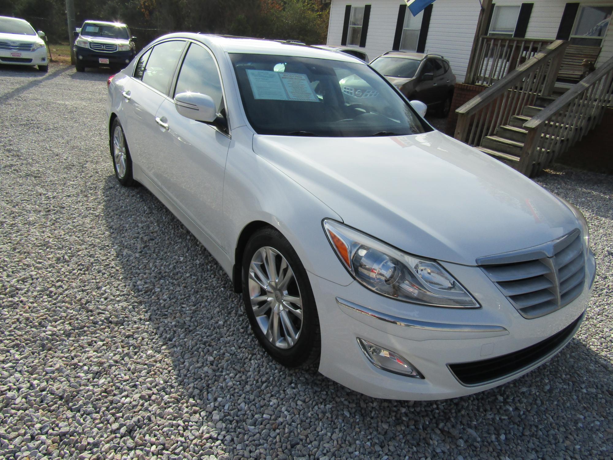 photo of 2013 Hyundai Genesis 