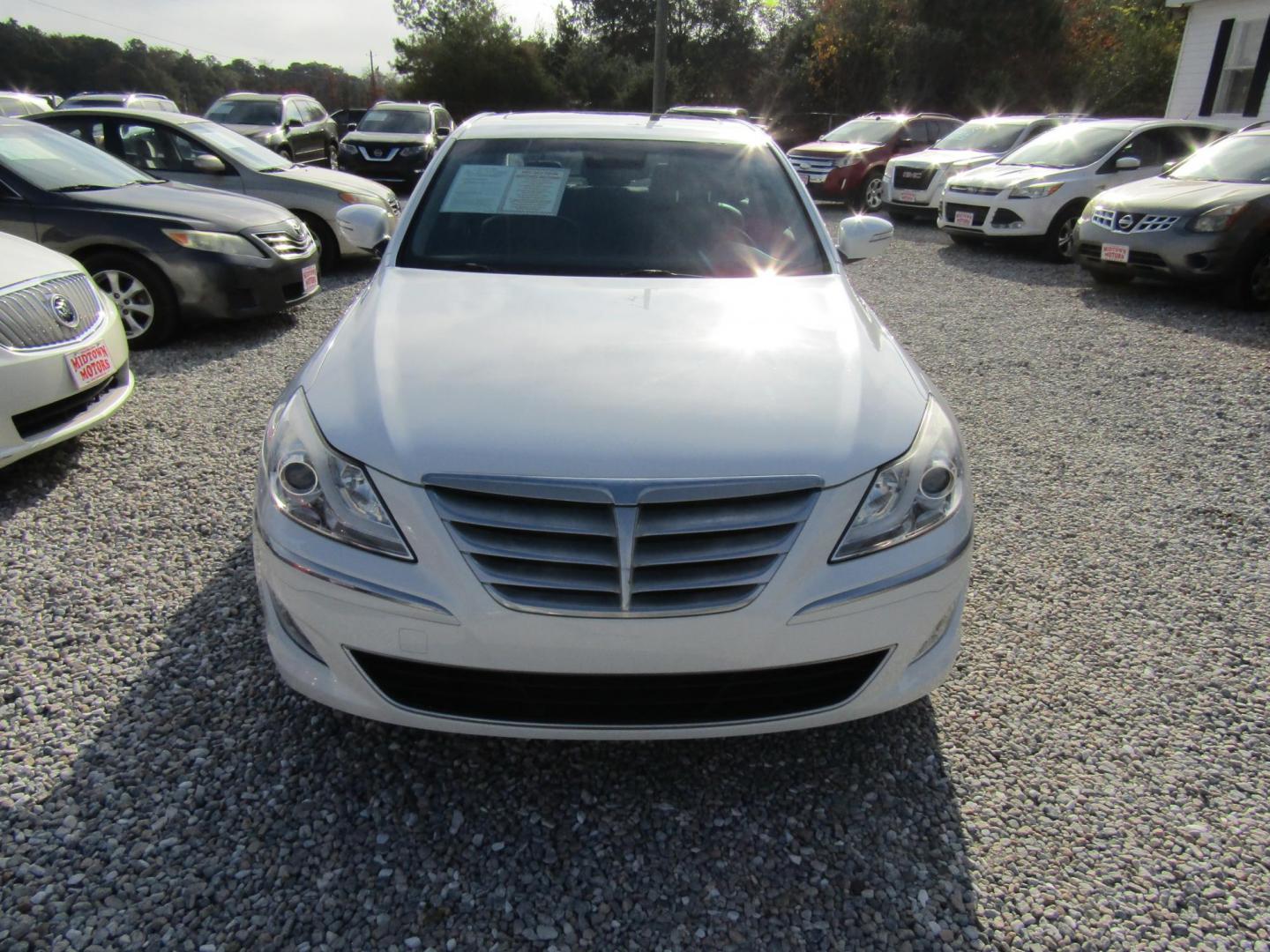 2013 White Hyundai Genesis 3.8L (KMHGC4DD1DU) with an 3.8L V6 DOHC 24V engine, Automatic transmission, located at 15016 S Hwy 231, Midland City, AL, 36350, (334) 983-3001, 31.306210, -85.495277 - Photo#1
