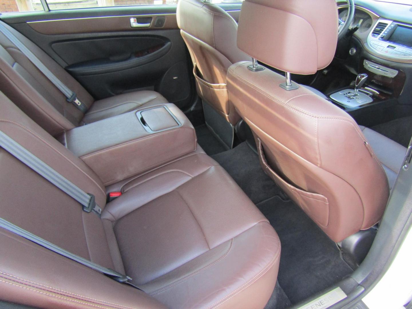 2013 White Hyundai Genesis 3.8L (KMHGC4DD1DU) with an 3.8L V6 DOHC 24V engine, Automatic transmission, located at 15016 S Hwy 231, Midland City, AL, 36350, (334) 983-3001, 31.306210, -85.495277 - Photo#8