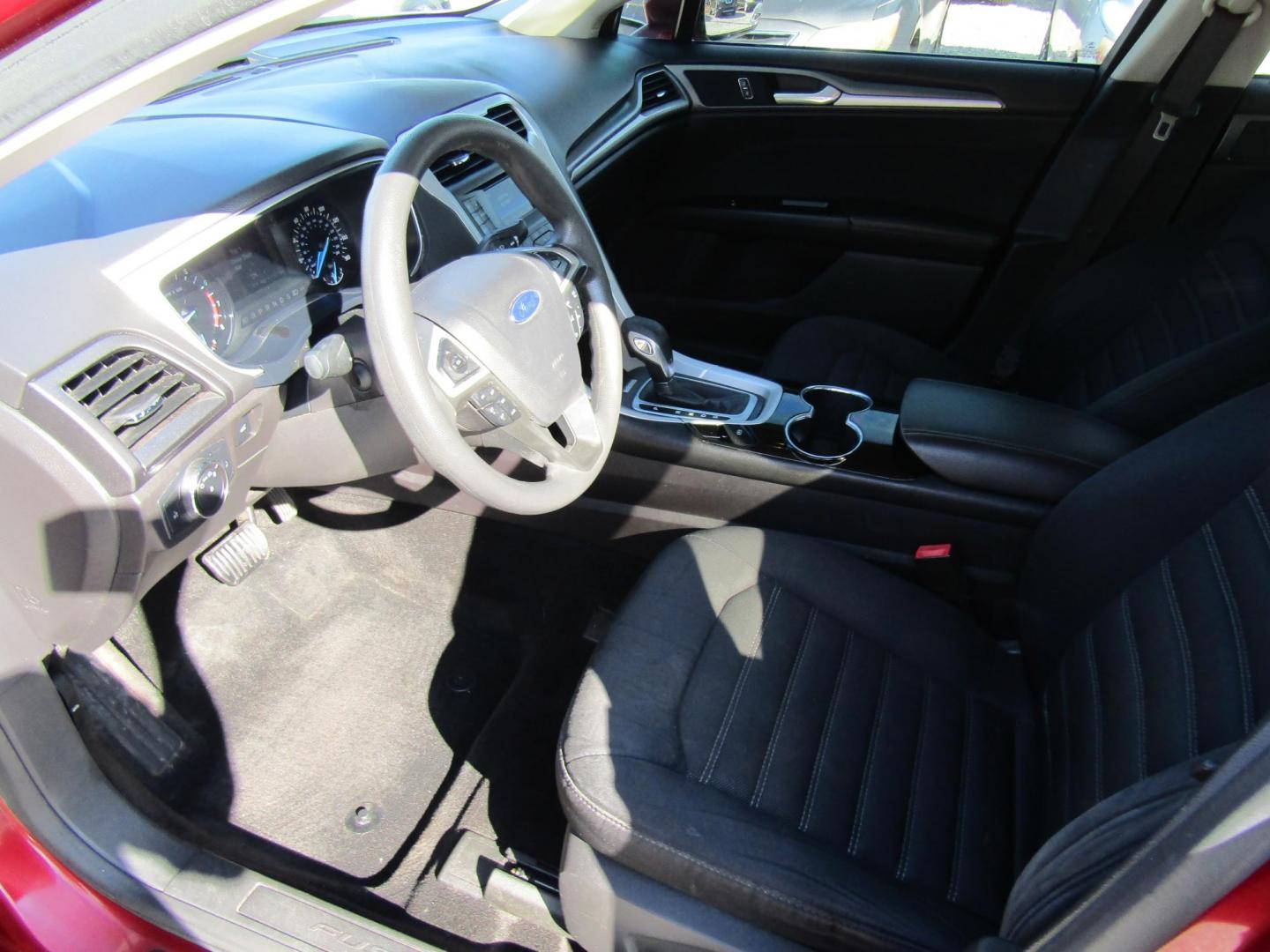 2014 Red Ford Fusion SE (1FA6P0H71E5) with an 2.5L L4 DOHC 16V engine, Automatic transmission, located at 15016 S Hwy 231, Midland City, AL, 36350, (334) 983-3001, 31.306210, -85.495277 - Photo#3