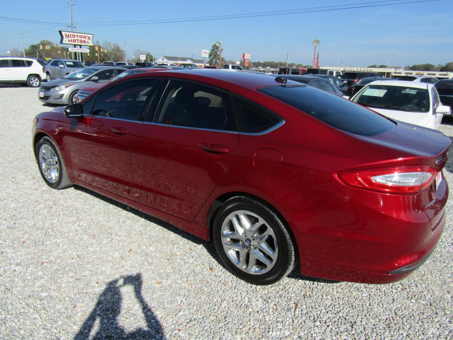 2014 Red Ford Fusion SE (1FA6P0H71E5) with an 2.5L L4 DOHC 16V engine, Automatic transmission, located at 15016 S Hwy 231, Midland City, AL, 36350, (334) 983-3001, 31.306210, -85.495277 - Photo#5