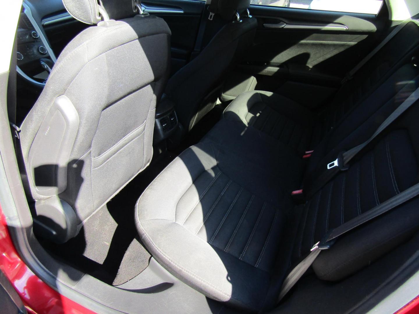 2014 Red Ford Fusion SE (1FA6P0H71E5) with an 2.5L L4 DOHC 16V engine, Automatic transmission, located at 15016 S Hwy 231, Midland City, AL, 36350, (334) 983-3001, 31.306210, -85.495277 - Photo#4