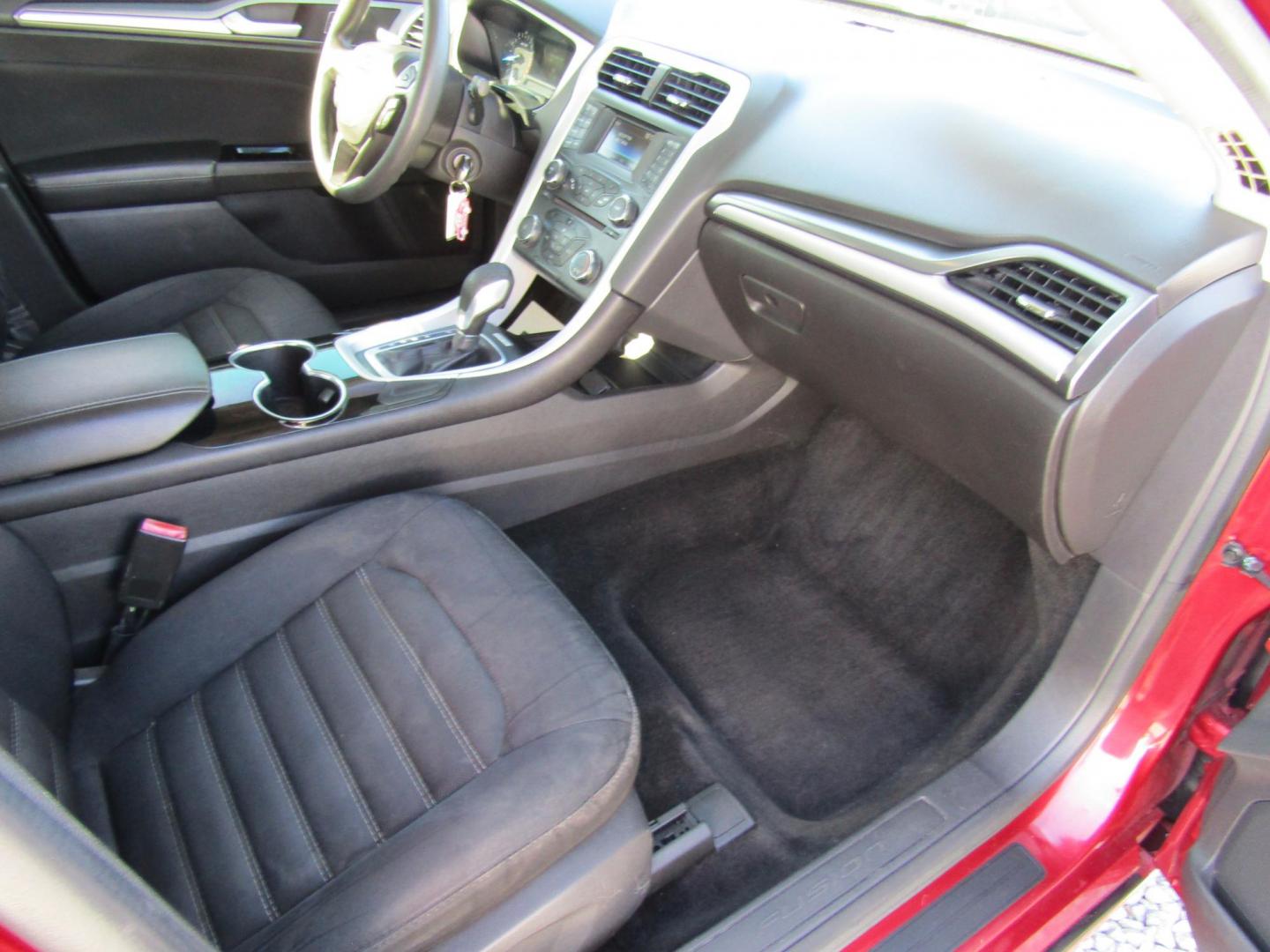 2014 Red Ford Fusion SE (1FA6P0H71E5) with an 2.5L L4 DOHC 16V engine, Automatic transmission, located at 15016 S Hwy 231, Midland City, AL, 36350, (334) 983-3001, 31.306210, -85.495277 - Photo#9