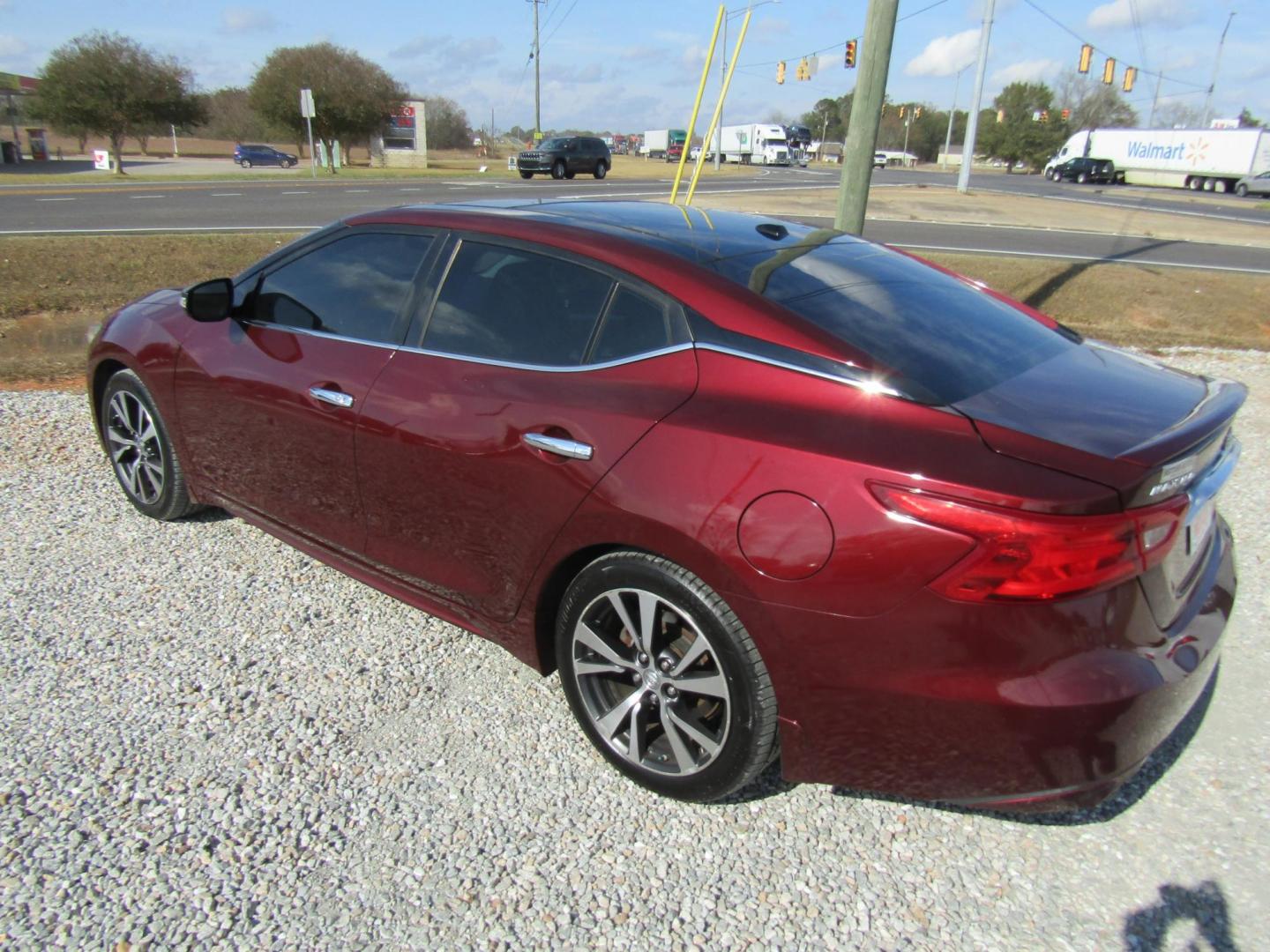 2016 Red Nissan Maxima 3.5 S (1N4AA6AP6GC) with an 3.5L V6 DOHC 24V engine, Automatic transmission, located at 15016 S Hwy 231, Midland City, AL, 36350, (334) 983-3001, 31.306210, -85.495277 - Photo#5