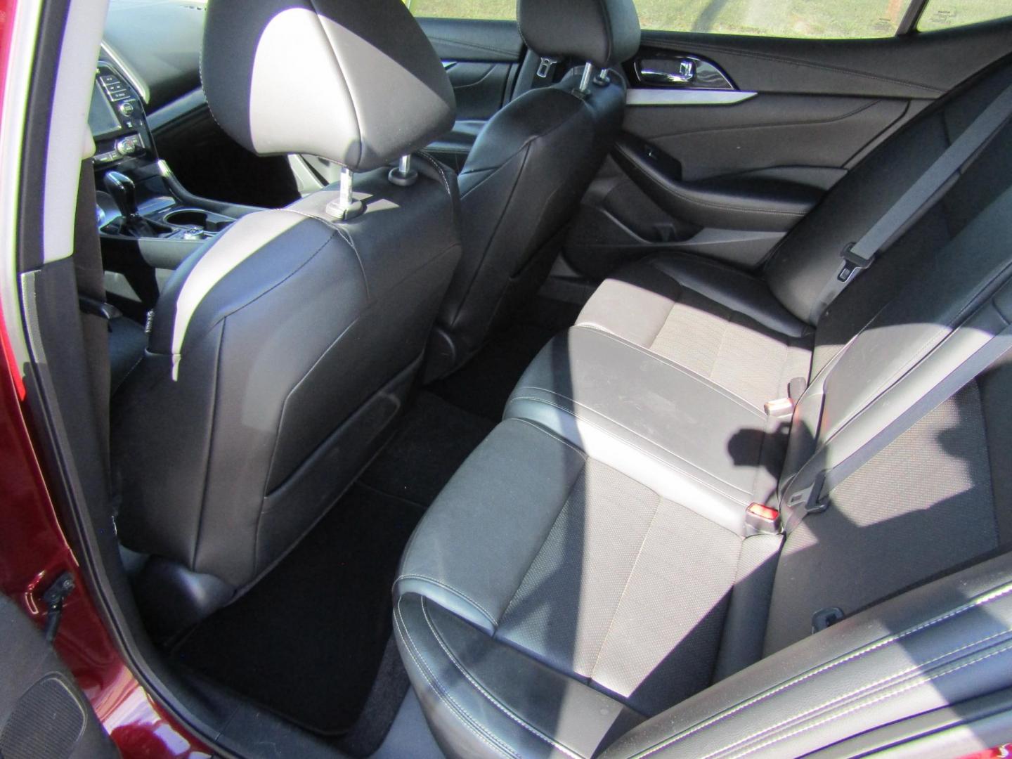 2016 Red Nissan Maxima 3.5 S (1N4AA6AP6GC) with an 3.5L V6 DOHC 24V engine, Automatic transmission, located at 15016 S Hwy 231, Midland City, AL, 36350, (334) 983-3001, 31.306210, -85.495277 - Photo#4