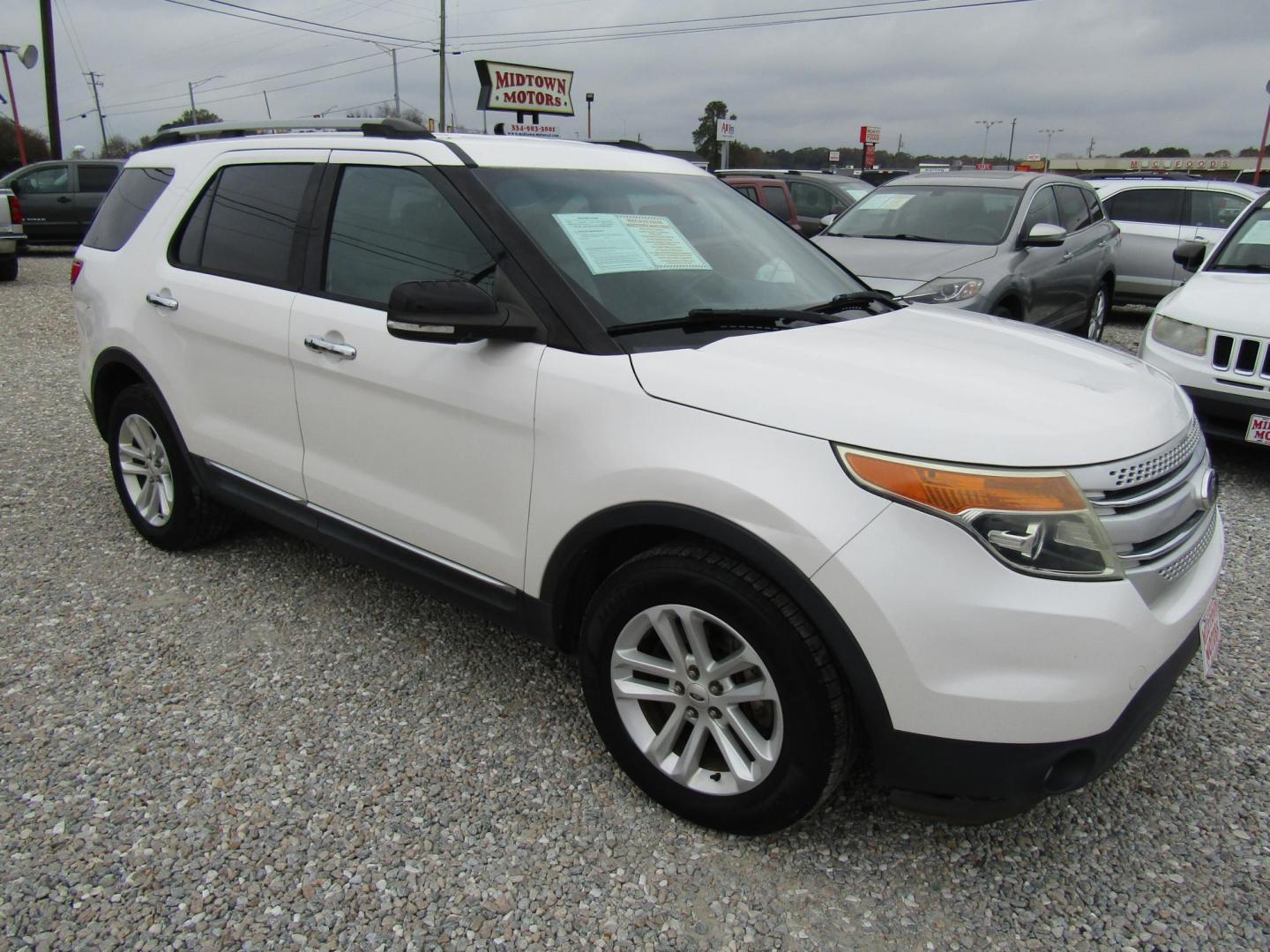 2015 White Ford Explorer XLT FWD (1FM5K7D88FG) with an 3.5L V6 DOHC 24V engine, Automatic transmission, located at 15016 S Hwy 231, Midland City, AL, 36350, (334) 983-3001, 31.306210, -85.495277 - Photo#0