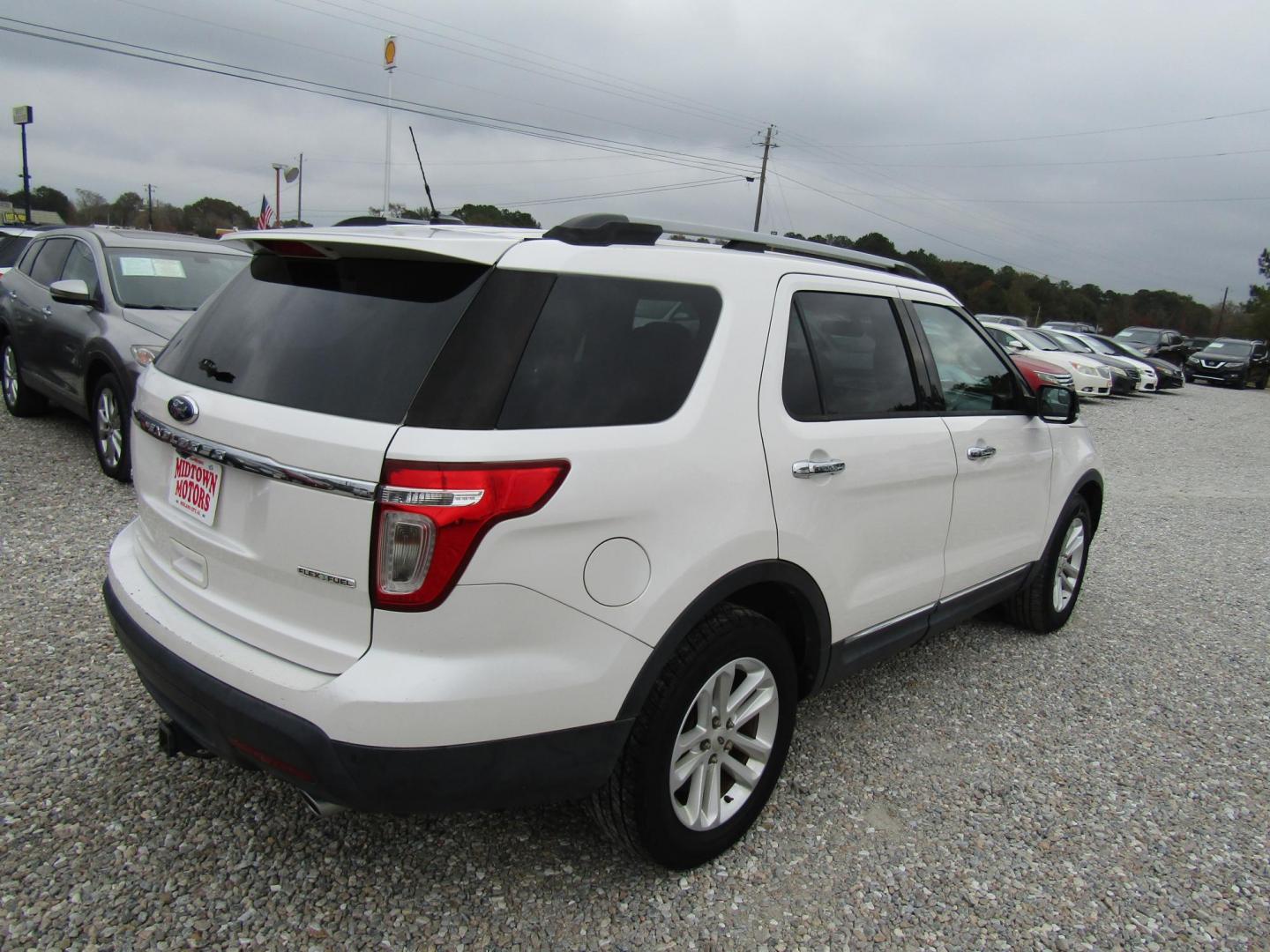 2015 White Ford Explorer XLT FWD (1FM5K7D88FG) with an 3.5L V6 DOHC 24V engine, Automatic transmission, located at 15016 S Hwy 231, Midland City, AL, 36350, (334) 983-3001, 31.306210, -85.495277 - Photo#7
