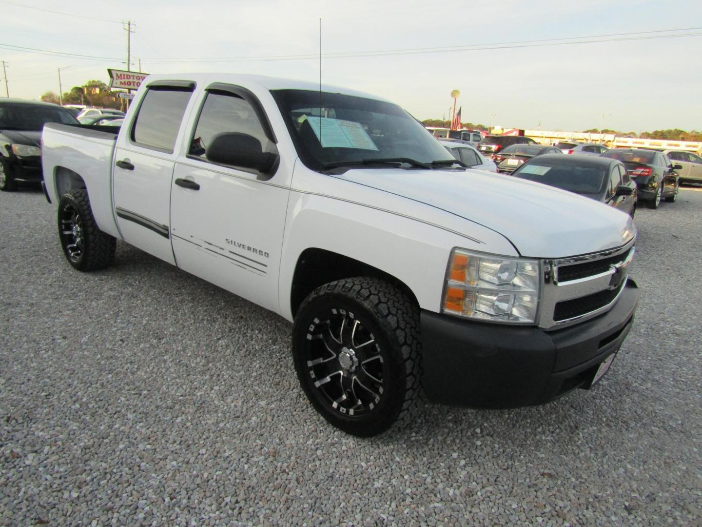 2012 White Chevrolet Silverado 1500 Work Truck Crew Cab Short Box 2WD (3GCPCPE0XCG) with an 5.3L V8 OHV 16V FFV engine, Automatic transmission, located at 15016 S Hwy 231, Midland City, AL, 36350, (334) 983-3001, 31.306210, -85.495277 - Photo#0