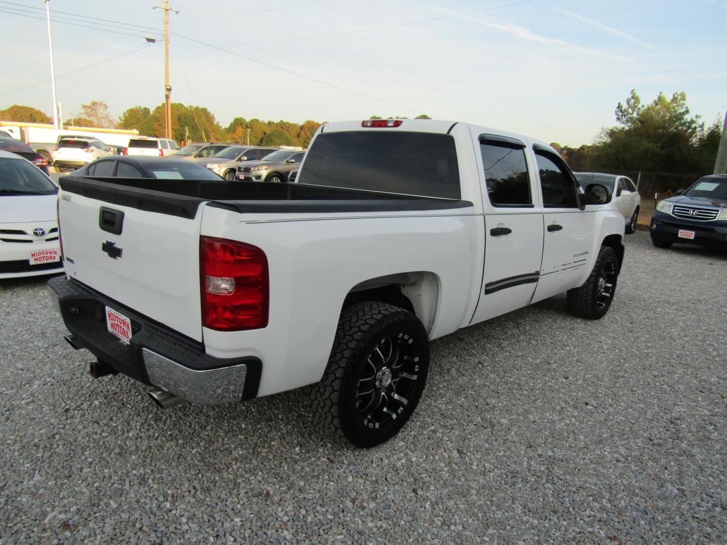2012 White Chevrolet Silverado 1500 Work Truck Crew Cab Short Box 2WD (3GCPCPE0XCG) with an 5.3L V8 OHV 16V FFV engine, Automatic transmission, located at 15016 S Hwy 231, Midland City, AL, 36350, (334) 983-3001, 31.306210, -85.495277 - Photo#7