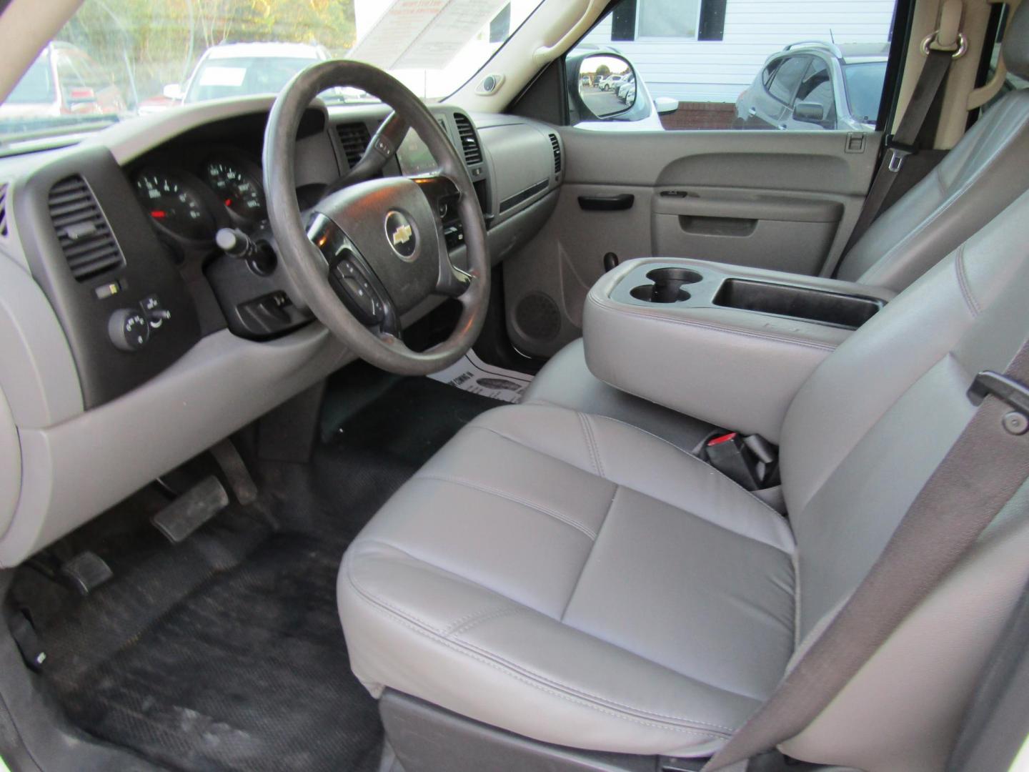 2012 White Chevrolet Silverado 1500 LT Ext. Cab 2WD (1GCRCSE02CZ) with an 5.3L V8 OHV 16V FFV engine, Automatic transmission, located at 15016 S Hwy 231, Midland City, AL, 36350, (334) 983-3001, 31.306210, -85.495277 - Photo#3