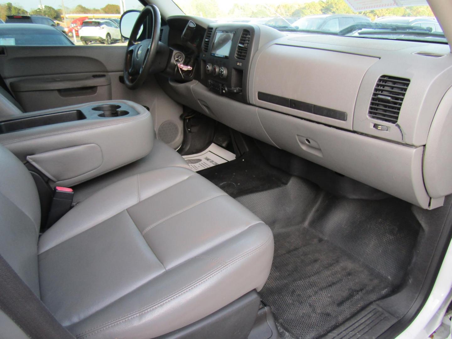 2012 White Chevrolet Silverado 1500 LT Ext. Cab 2WD (1GCRCSE02CZ) with an 5.3L V8 OHV 16V FFV engine, Automatic transmission, located at 15016 S Hwy 231, Midland City, AL, 36350, (334) 983-3001, 31.306210, -85.495277 - Photo#9