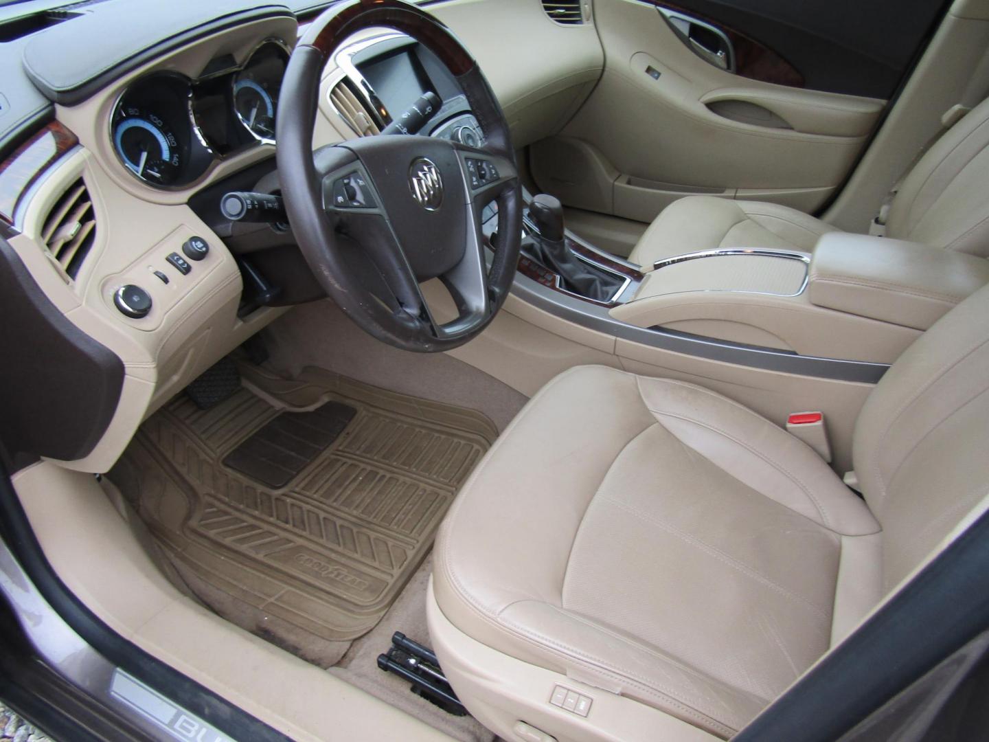 2011 Gray Buick LaCrosse CXS (1G4GE5GD1BF) with an 3.6L V6 DOHC 24V engine, Automatic transmission, located at 15016 S Hwy 231, Midland City, AL, 36350, (334) 983-3001, 31.306210, -85.495277 - Photo#3