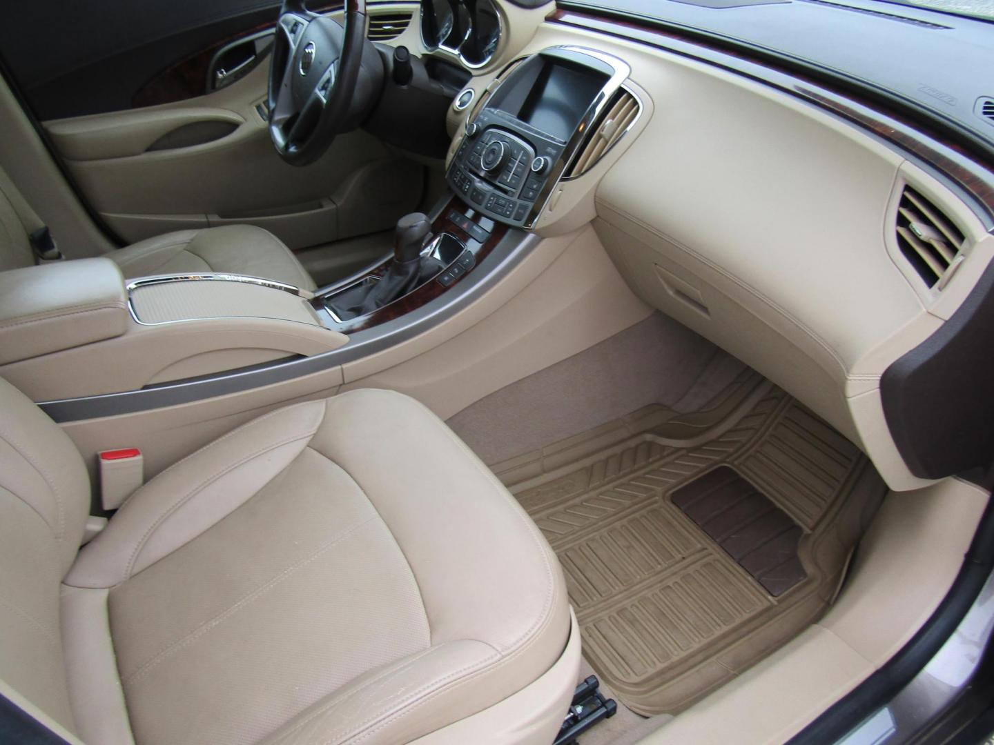 2011 Gray Buick LaCrosse CXS (1G4GE5GD1BF) with an 3.6L V6 DOHC 24V engine, Automatic transmission, located at 15016 S Hwy 231, Midland City, AL, 36350, (334) 983-3001, 31.306210, -85.495277 - Photo#9