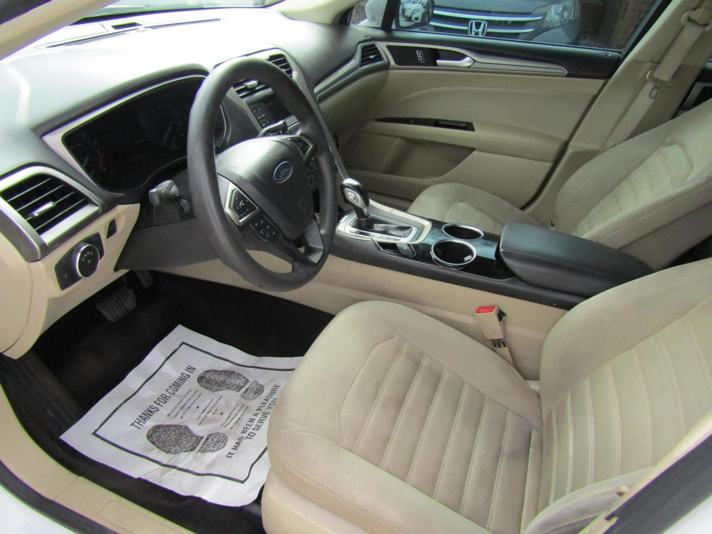 2013 White Ford Fusion SE (3FA6P0HR9DR) with an 1.6L L4 DOHC 16V engine, Automatic transmission, located at 15016 S Hwy 231, Midland City, AL, 36350, (334) 983-3001, 31.306210, -85.495277 - Photo#2