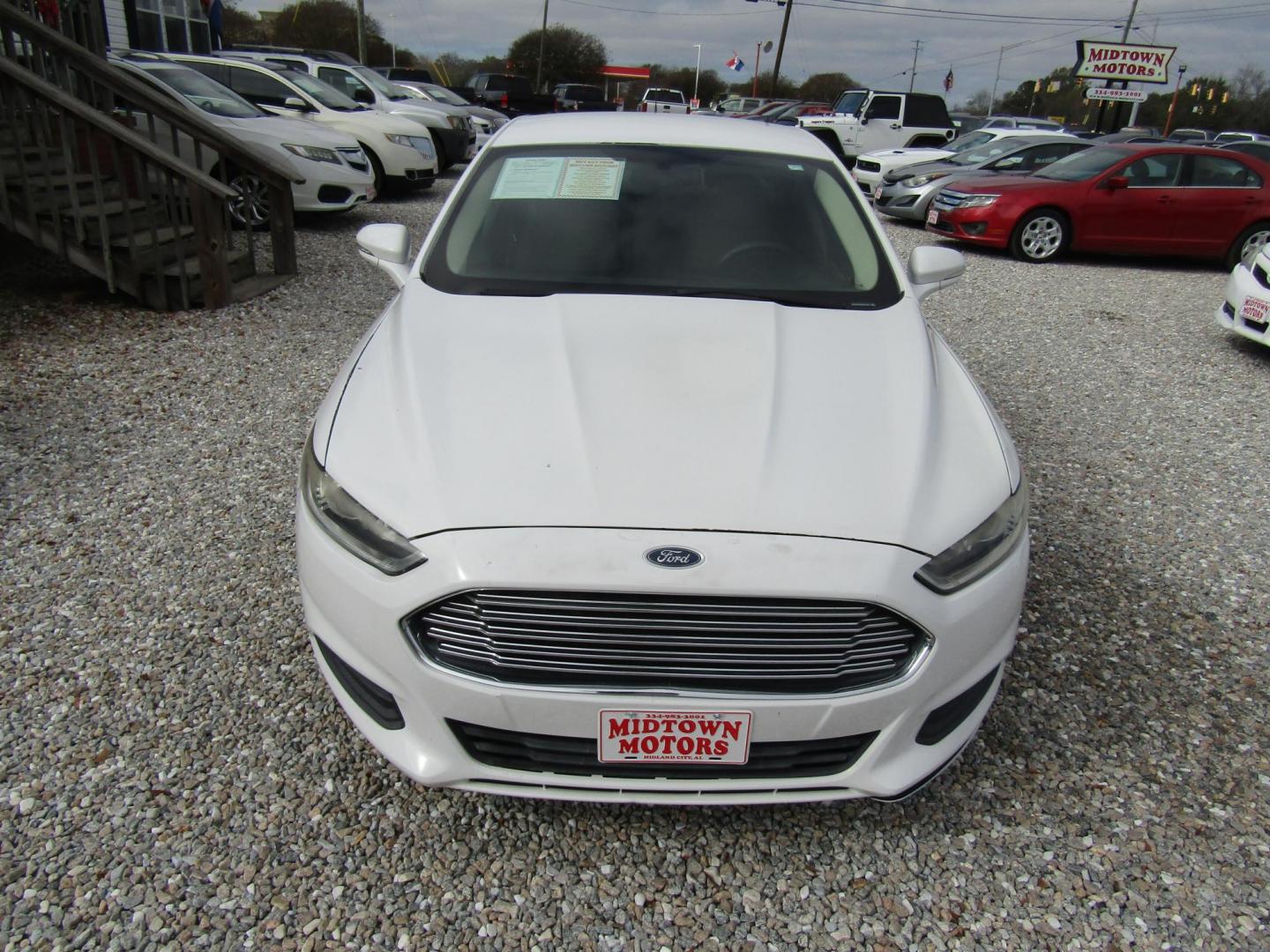 2013 White Ford Fusion SE (3FA6P0HR9DR) with an 1.6L L4 DOHC 16V engine, Automatic transmission, located at 15016 S Hwy 231, Midland City, AL, 36350, (334) 983-3001, 31.306210, -85.495277 - Photo#1