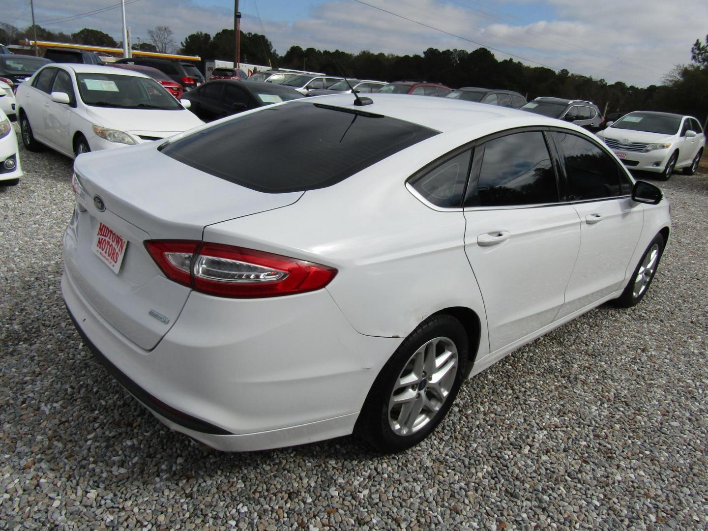 2013 White Ford Fusion SE (3FA6P0HR9DR) with an 1.6L L4 DOHC 16V engine, Automatic transmission, located at 15016 S Hwy 231, Midland City, AL, 36350, (334) 983-3001, 31.306210, -85.495277 - Photo#5
