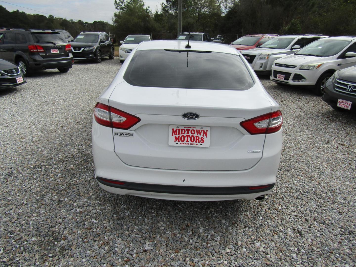 2013 White Ford Fusion SE (3FA6P0HR9DR) with an 1.6L L4 DOHC 16V engine, Automatic transmission, located at 15016 S Hwy 231, Midland City, AL, 36350, (334) 983-3001, 31.306210, -85.495277 - Photo#4