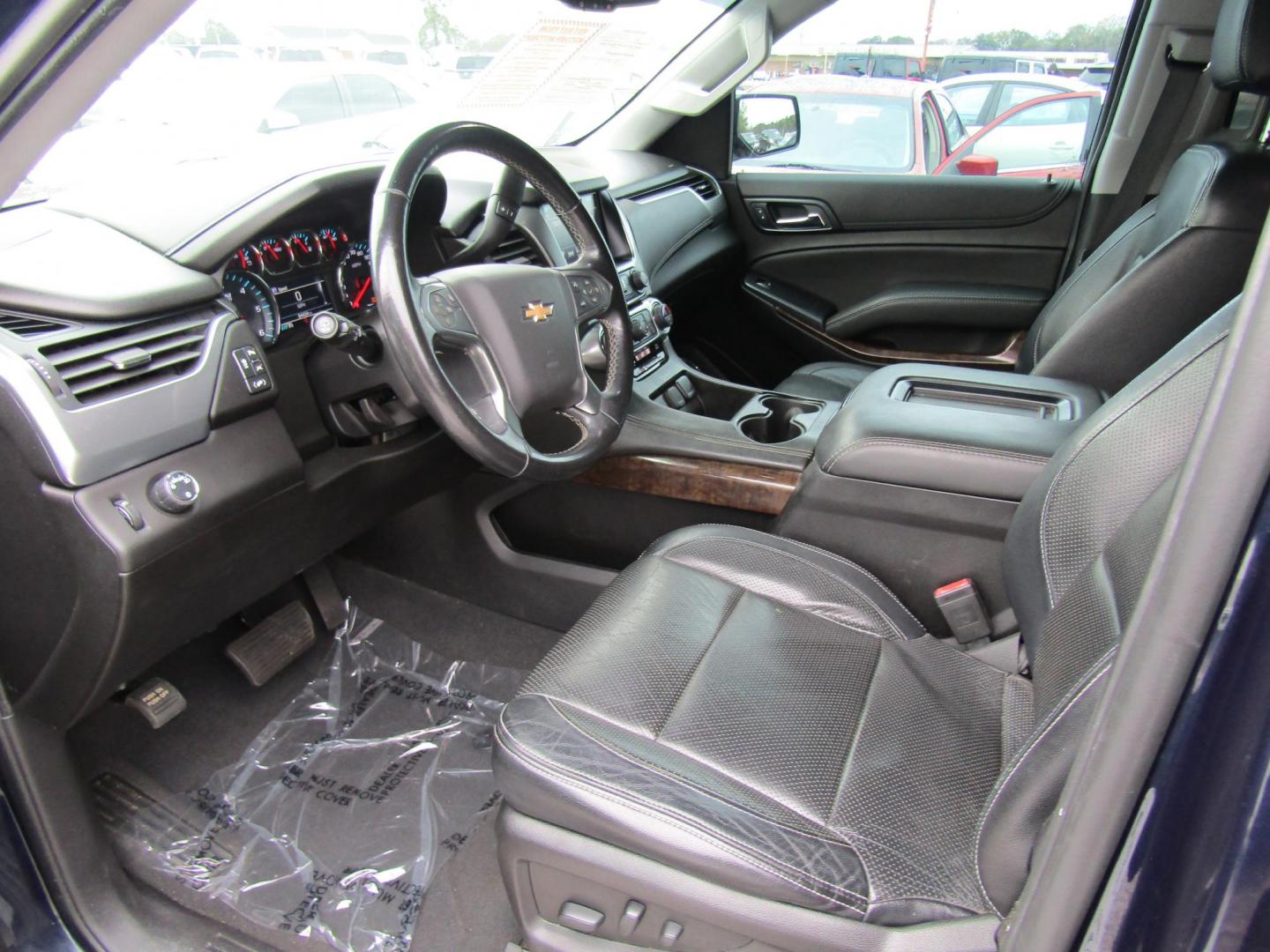 2019 Black Chevrolet Tahoe LS 2WD (1GNSCAKC0KR) with an 5.3L V8 OHV 16V engine, Automatic transmission, located at 15016 S Hwy 231, Midland City, AL, 36350, (334) 983-3001, 31.306210, -85.495277 - Photo#3