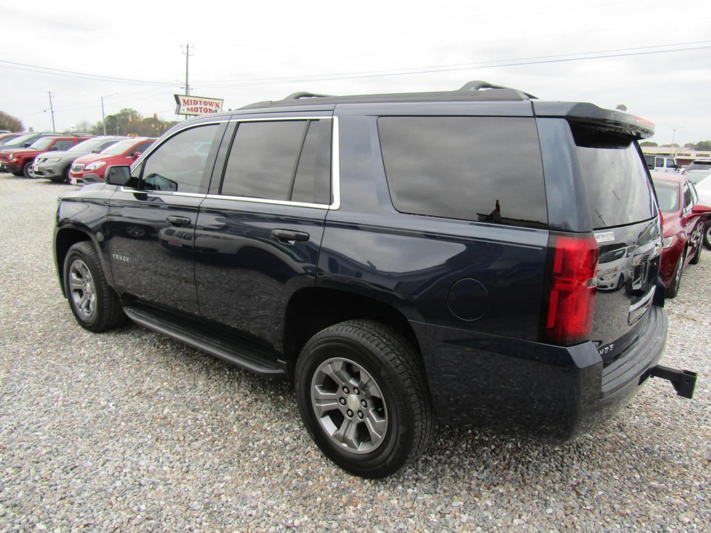 2019 Black Chevrolet Tahoe LS 2WD (1GNSCAKC0KR) with an 5.3L V8 OHV 16V engine, Automatic transmission, located at 15016 S Hwy 231, Midland City, AL, 36350, (334) 983-3001, 31.306210, -85.495277 - Photo#5