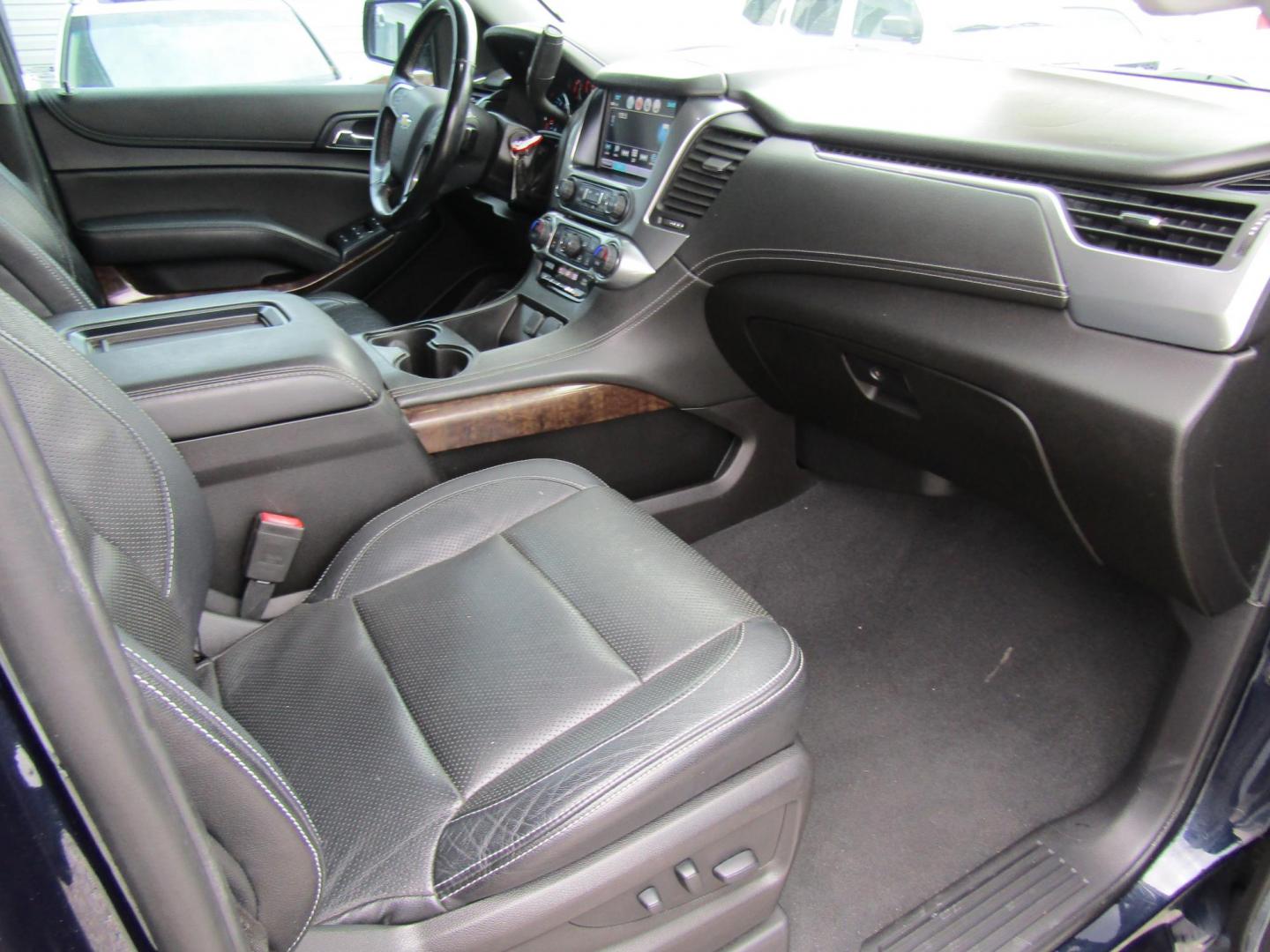 2019 Black Chevrolet Tahoe LS 2WD (1GNSCAKC0KR) with an 5.3L V8 OHV 16V engine, Automatic transmission, located at 15016 S Hwy 231, Midland City, AL, 36350, (334) 983-3001, 31.306210, -85.495277 - Photo#9