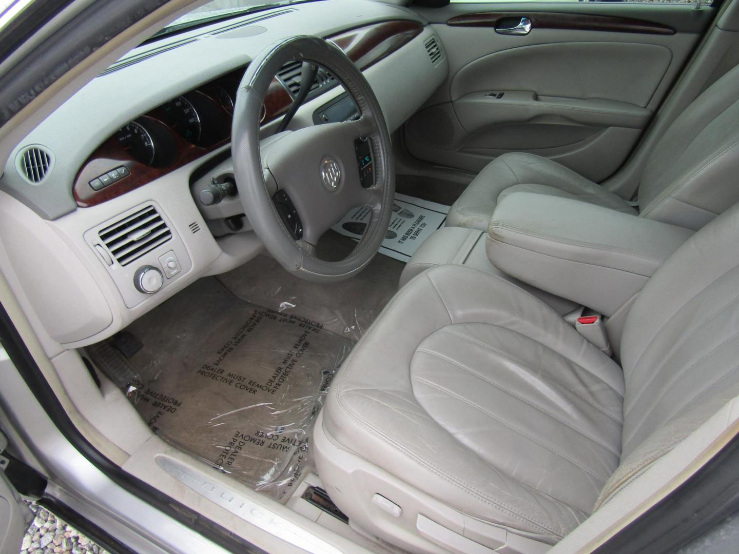 2008 Silver Buick Lucerne CXL (1G4HD57298U) with an 3.8L V6 OHV 12V engine, Automatic transmission, located at 15016 S Hwy 231, Midland City, AL, 36350, (334) 983-3001, 31.306210, -85.495277 - Photo#3