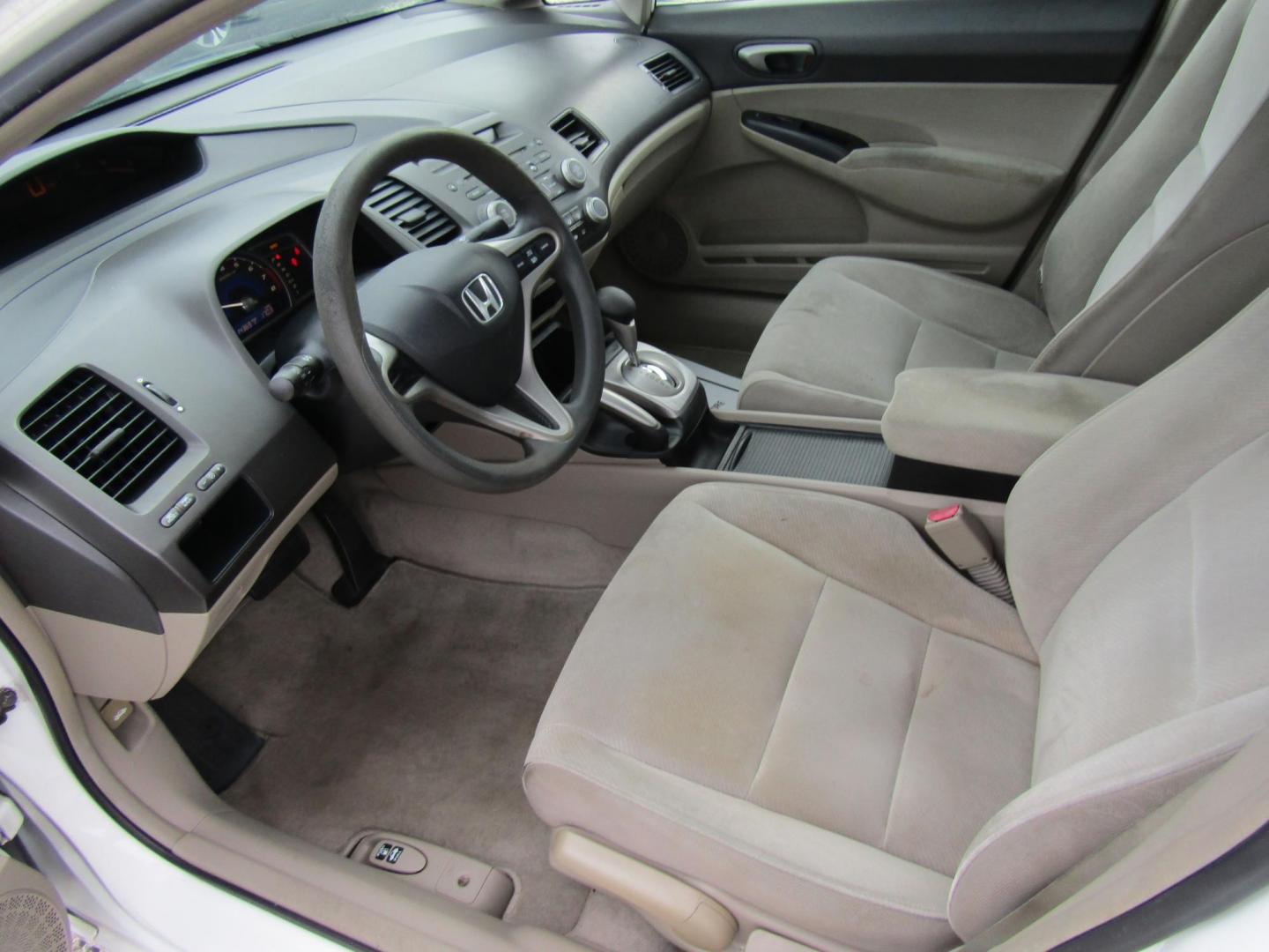 2010 White Honda Civic LX Sedan 5-Speed AT (2HGFA1F5XAH) with an 1.8L L4 SOHC 16V engine, Automatic transmission, located at 15016 S Hwy 231, Midland City, AL, 36350, (334) 983-3001, 31.306210, -85.495277 - Photo#3