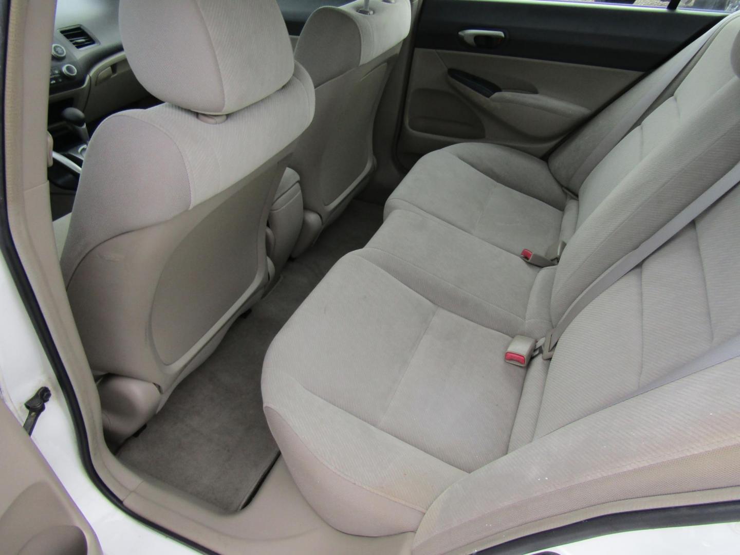 2010 White Honda Civic LX Sedan 5-Speed AT (2HGFA1F5XAH) with an 1.8L L4 SOHC 16V engine, Automatic transmission, located at 15016 S Hwy 231, Midland City, AL, 36350, (334) 983-3001, 31.306210, -85.495277 - Photo#4