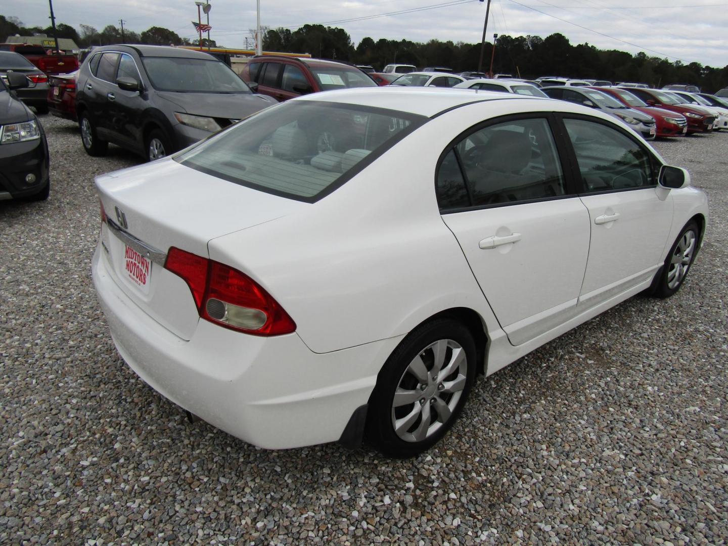 2010 White Honda Civic LX Sedan 5-Speed AT (2HGFA1F5XAH) with an 1.8L L4 SOHC 16V engine, Automatic transmission, located at 15016 S Hwy 231, Midland City, AL, 36350, (334) 983-3001, 31.306210, -85.495277 - Photo#7