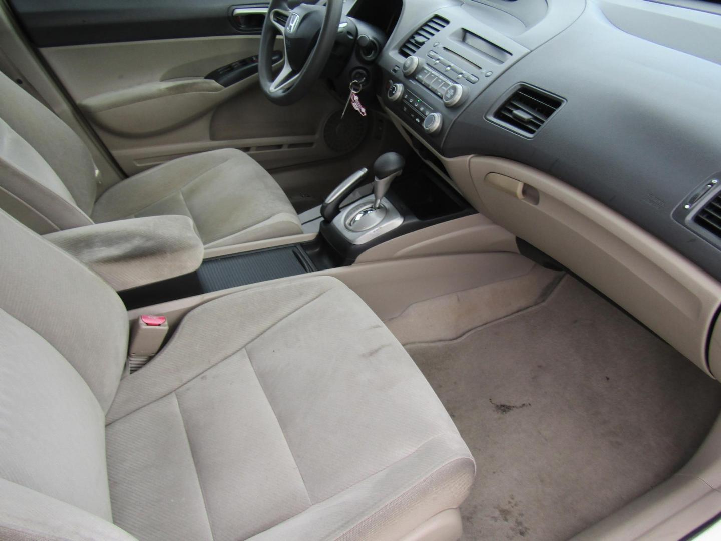 2010 White Honda Civic LX Sedan 5-Speed AT (2HGFA1F5XAH) with an 1.8L L4 SOHC 16V engine, Automatic transmission, located at 15016 S Hwy 231, Midland City, AL, 36350, (334) 983-3001, 31.306210, -85.495277 - Photo#9