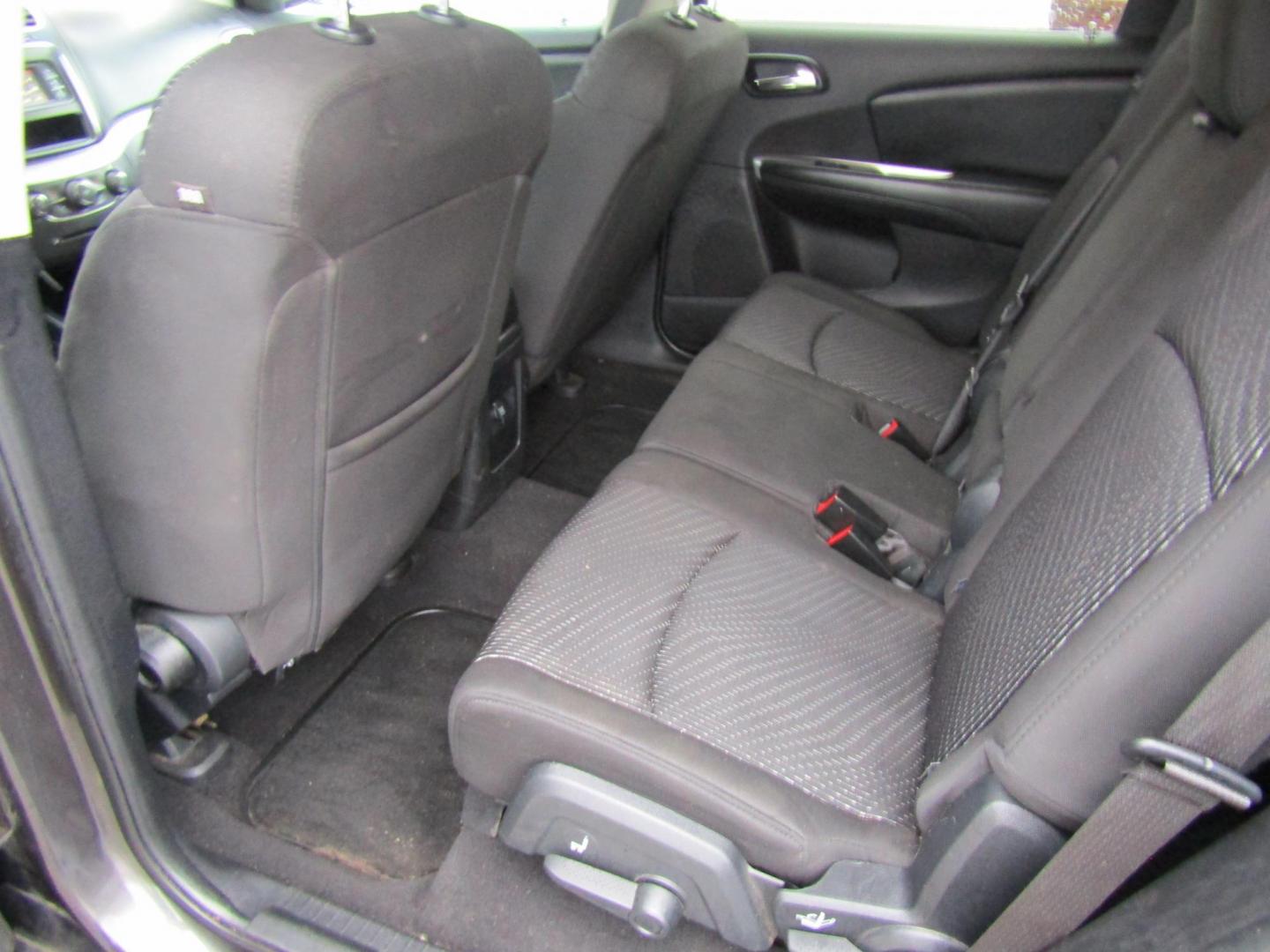 2016 Gray Dodge Journey SXT (3C4PDCBG5GT) with an 3.6L V6 DOHC 24V engine, Automatic transmission, located at 15016 S Hwy 231, Midland City, AL, 36350, (334) 983-3001, 31.306210, -85.495277 - Photo#4