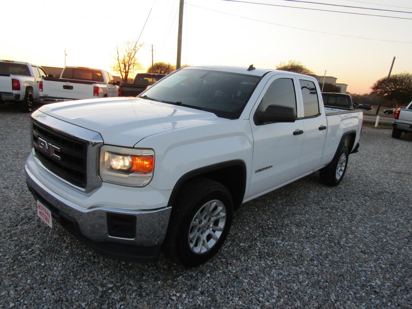 2014 White GMC Sierra 1500 Base Double Cab 2WD (1GTR1TEH7EZ) with an 4.3L V6 OHV 12V engine, Automatic transmission, located at 15016 S Hwy 231, Midland City, AL, 36350, (334) 983-3001, 31.306210, -85.495277 - Photo#2