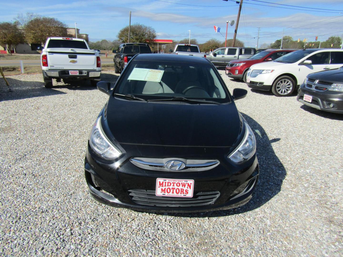 2017 Black Hyundai Accent SE 4-Door 6M (KMHCT4AE4HU) with an 1.6L L4 DOHC 16V engine, Automatic transmission, located at 15016 S Hwy 231, Midland City, AL, 36350, (334) 983-3001, 31.306210, -85.495277 - Photo#1