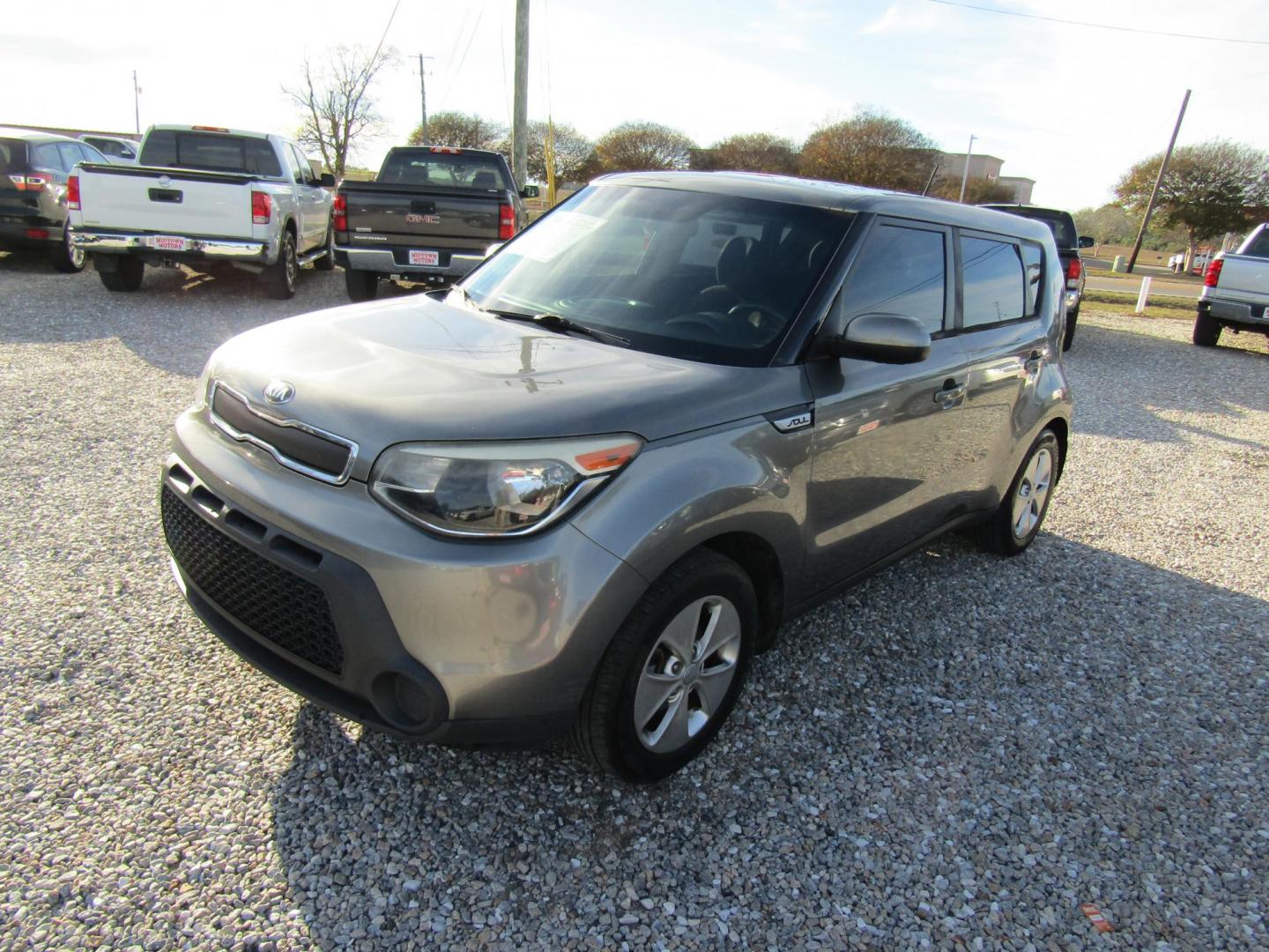 2016 Gray Kia Soul Base 6A (KNDJN2A21G7) with an 1.6L L4 DOHC 16V engine, Automatic transmission, located at 15016 S Hwy 231, Midland City, AL, 36350, (334) 983-3001, 31.306210, -85.495277 - Photo#2