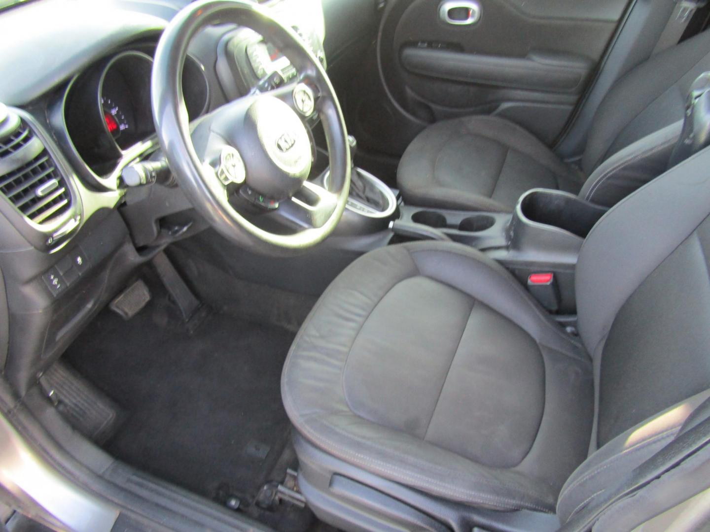 2016 Gray Kia Soul Base 6A (KNDJN2A21G7) with an 1.6L L4 DOHC 16V engine, Automatic transmission, located at 15016 S Hwy 231, Midland City, AL, 36350, (334) 983-3001, 31.306210, -85.495277 - Photo#3