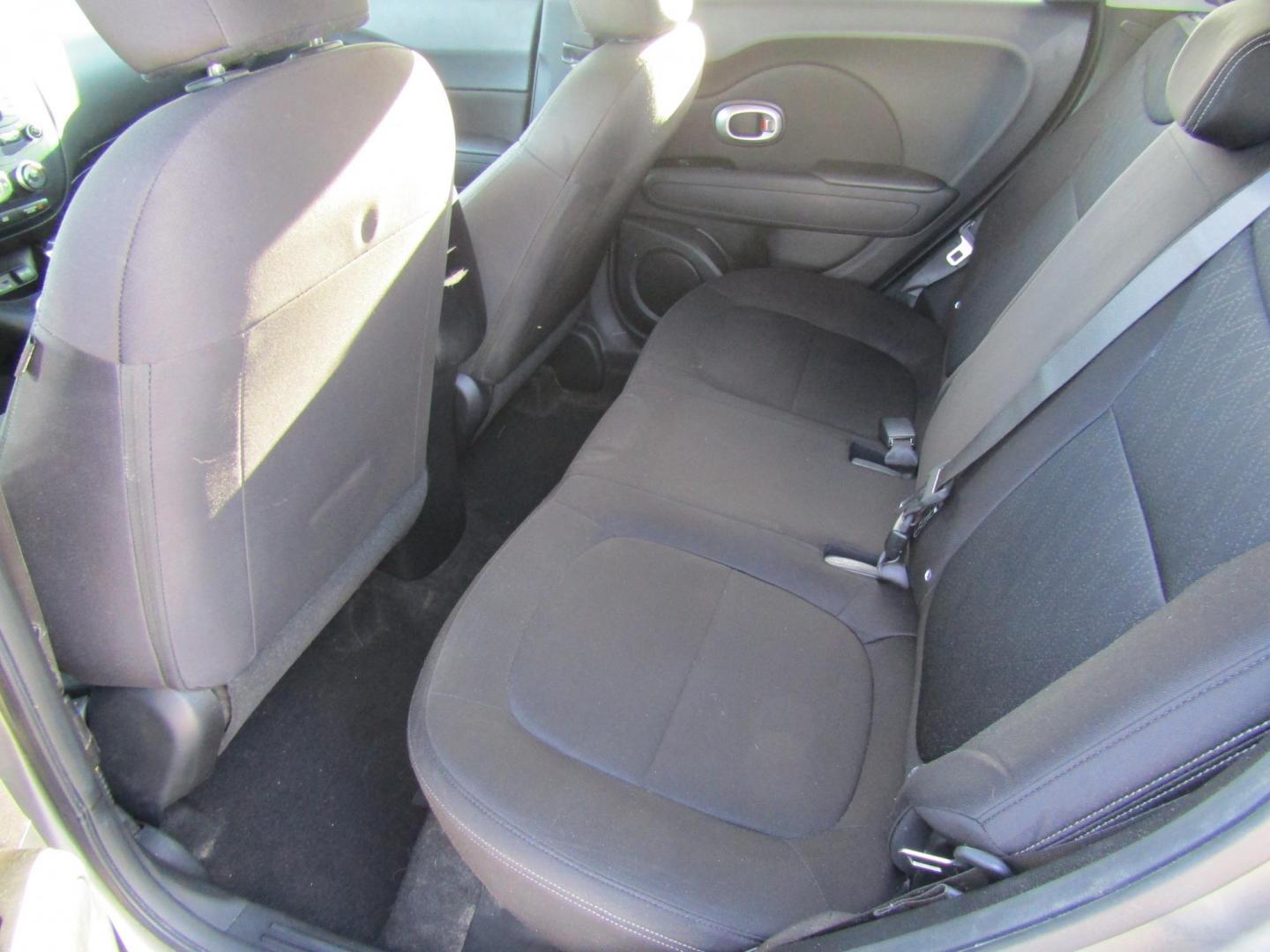 2016 Gray Kia Soul Base 6A (KNDJN2A21G7) with an 1.6L L4 DOHC 16V engine, Automatic transmission, located at 15016 S Hwy 231, Midland City, AL, 36350, (334) 983-3001, 31.306210, -85.495277 - Photo#8