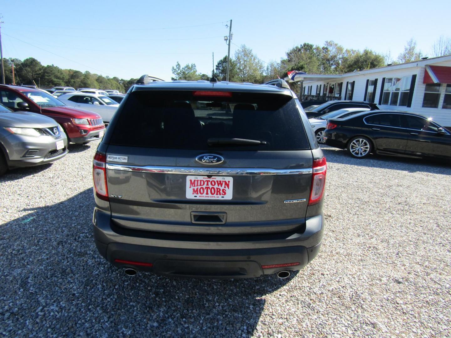 2015 Gray Ford Explorer XLT FWD (1FM5K7D85FG) with an 3.5L V6 DOHC 24V engine, Automatic transmission, located at 15016 S Hwy 231, Midland City, AL, 36350, (334) 983-3001, 31.306210, -85.495277 - Photo#5